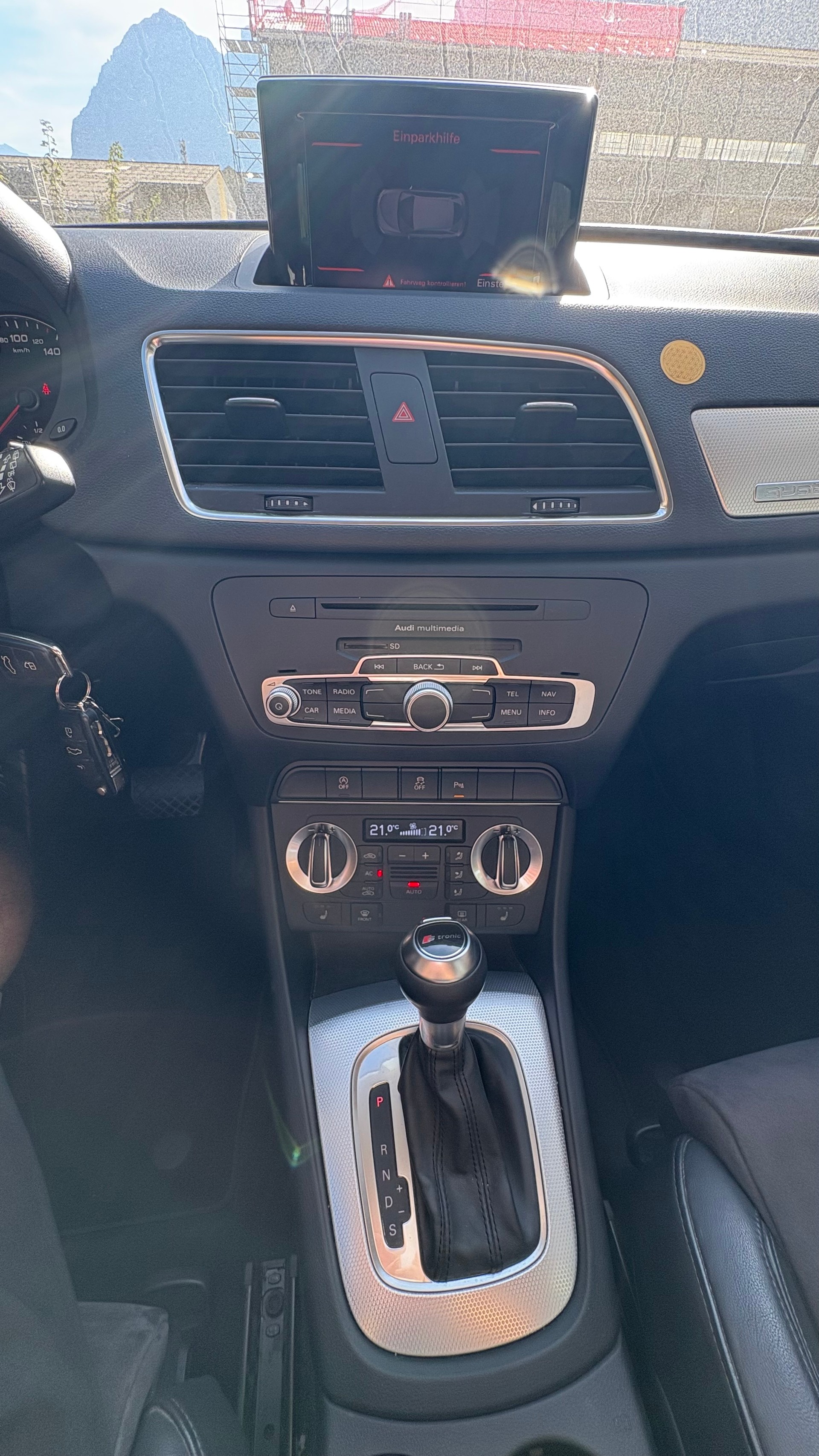 AUDI Q3 2.0 TDI quattro S-tronic-image-6