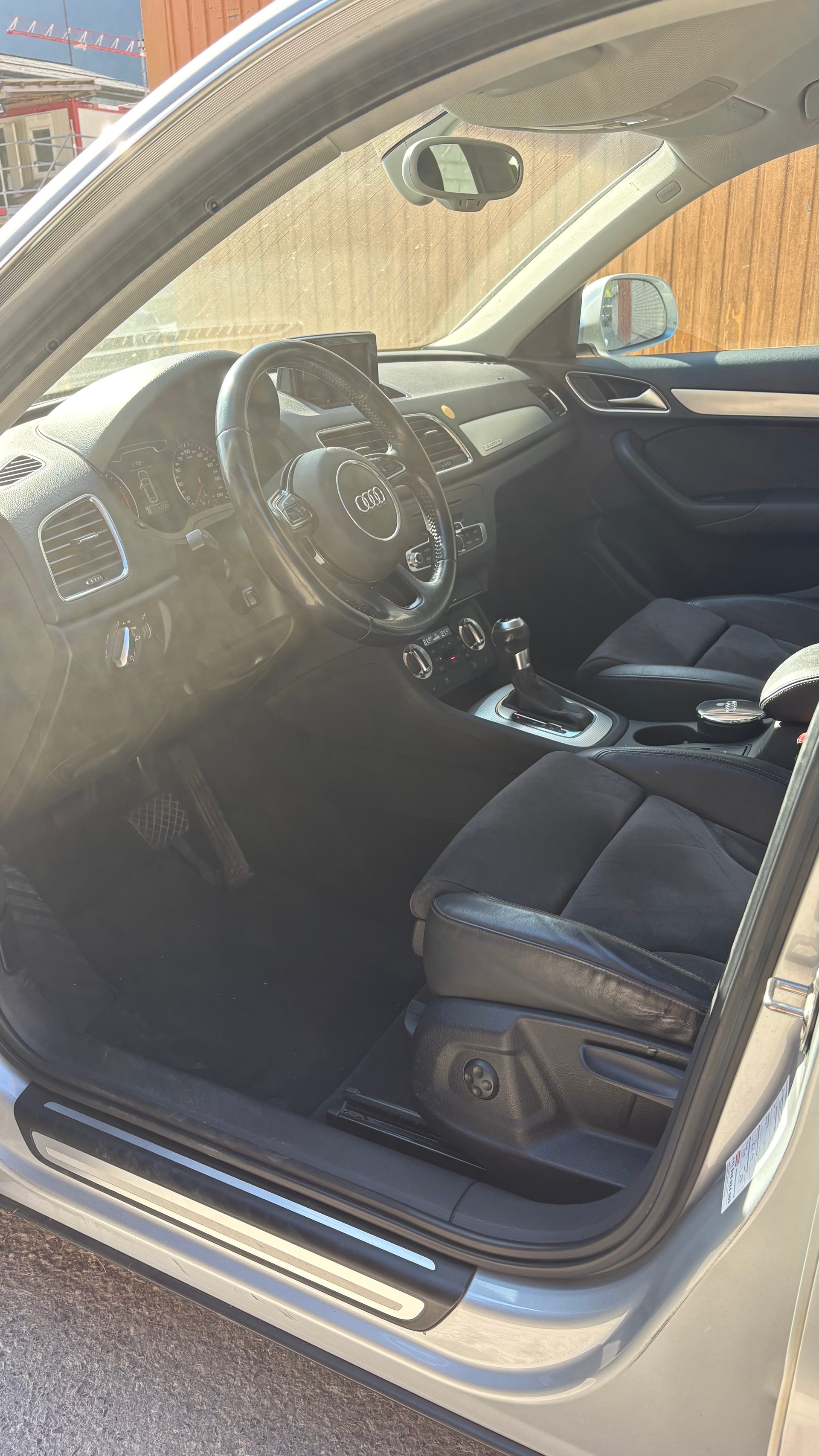 AUDI Q3 2.0 TDI quattro S-tronic-image-7