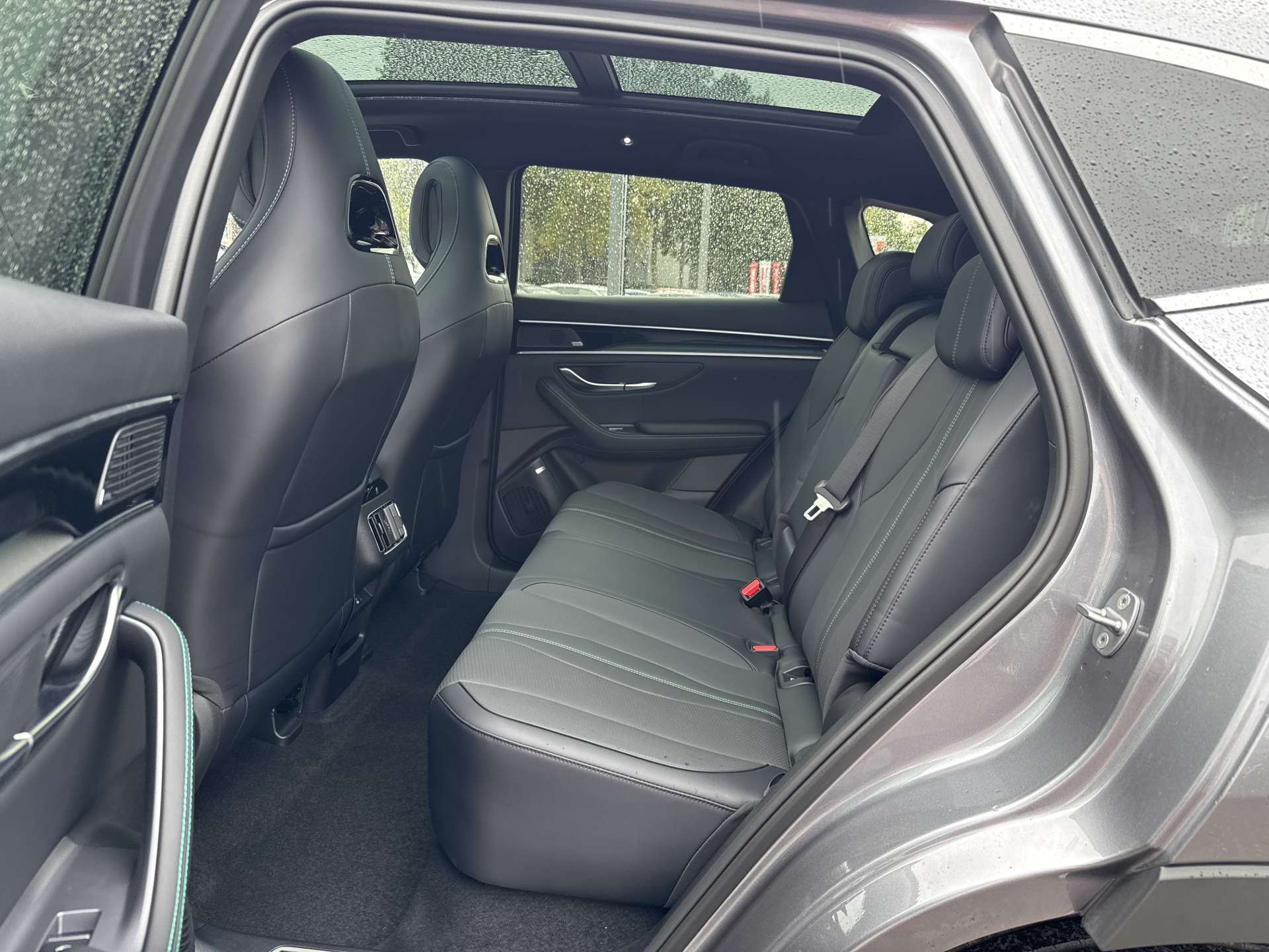 BYD Seal U DM-i Design AWD 324PS Automat-image-5