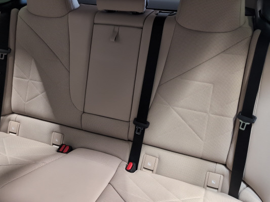 BMW iX xDrive40-image-9