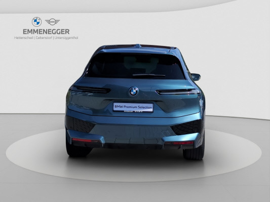 BMW iX xDrive40-image-6