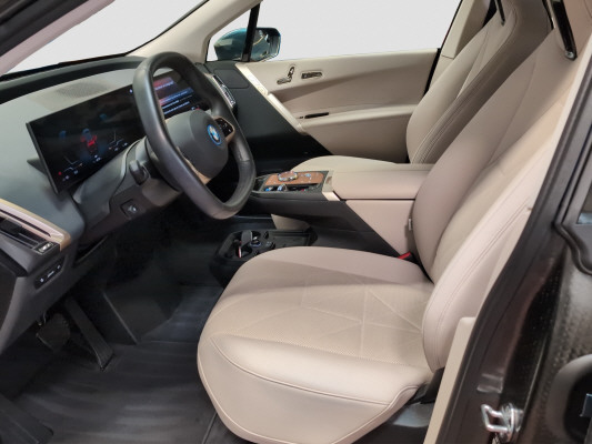 BMW iX xDrive40-image-7