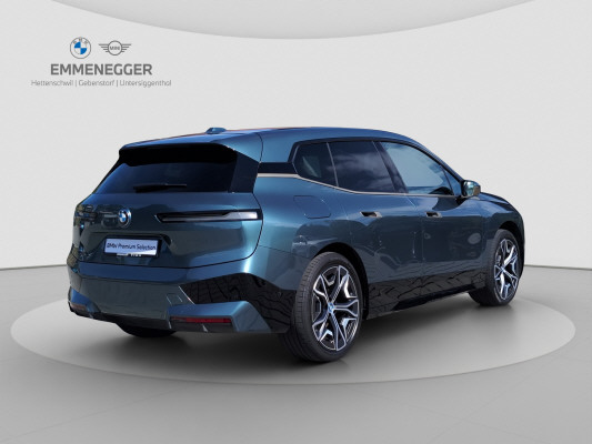 BMW iX xDrive40-image-3