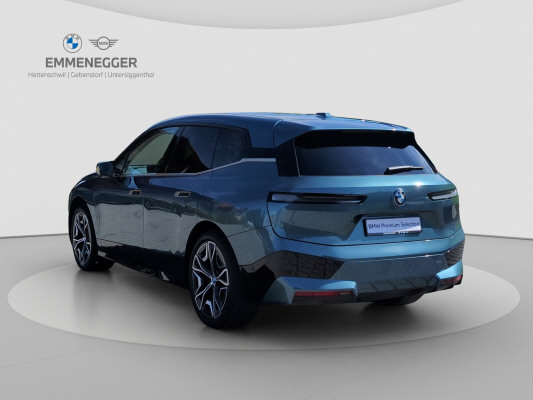 BMW iX xDrive40-image-5