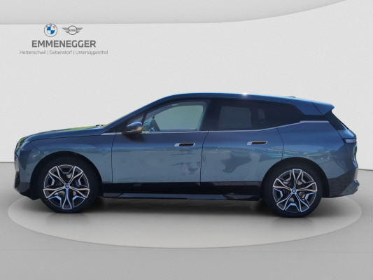 BMW iX xDrive40-image-1