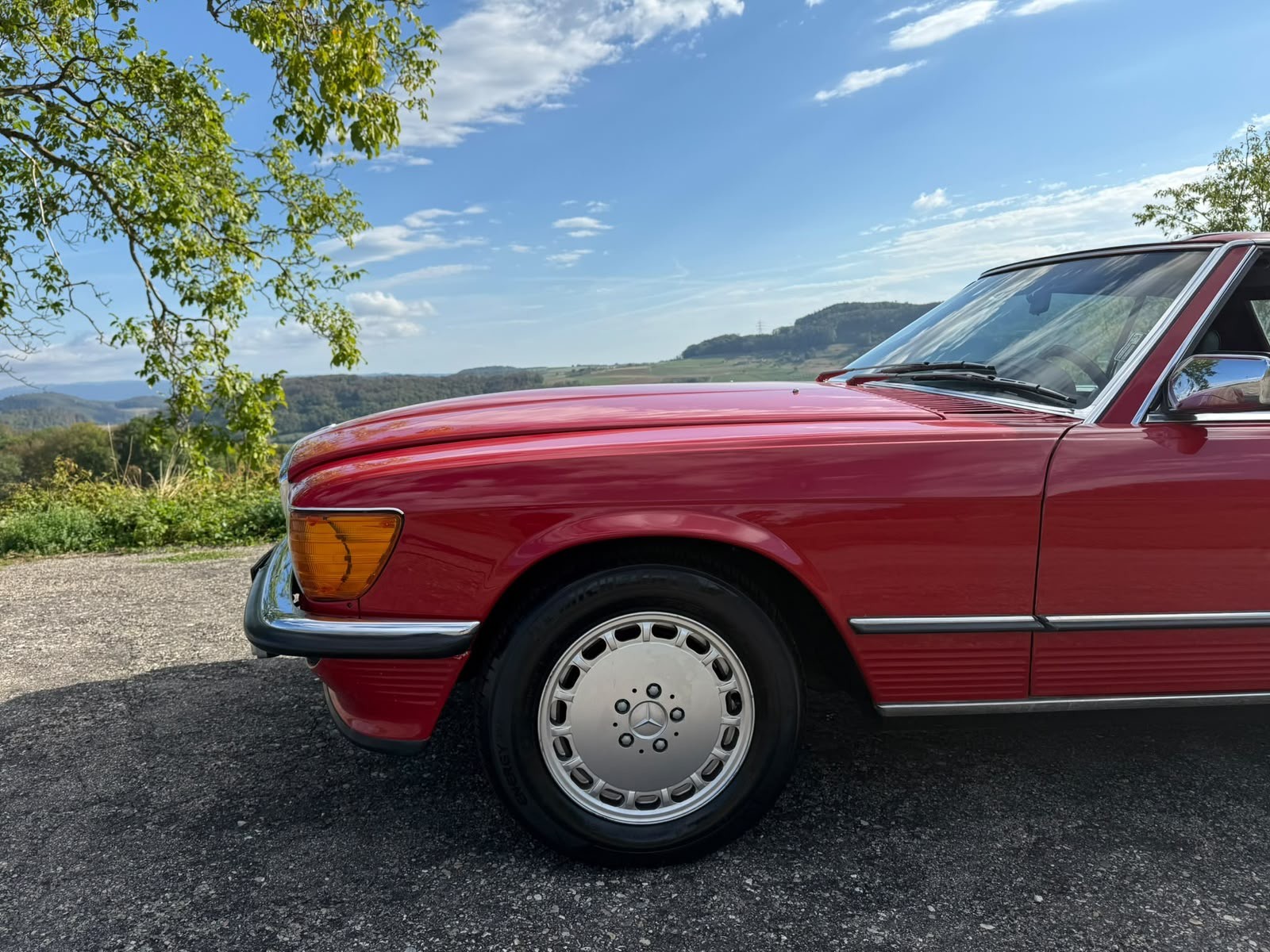 MERCEDES-BENZ 560-image-11