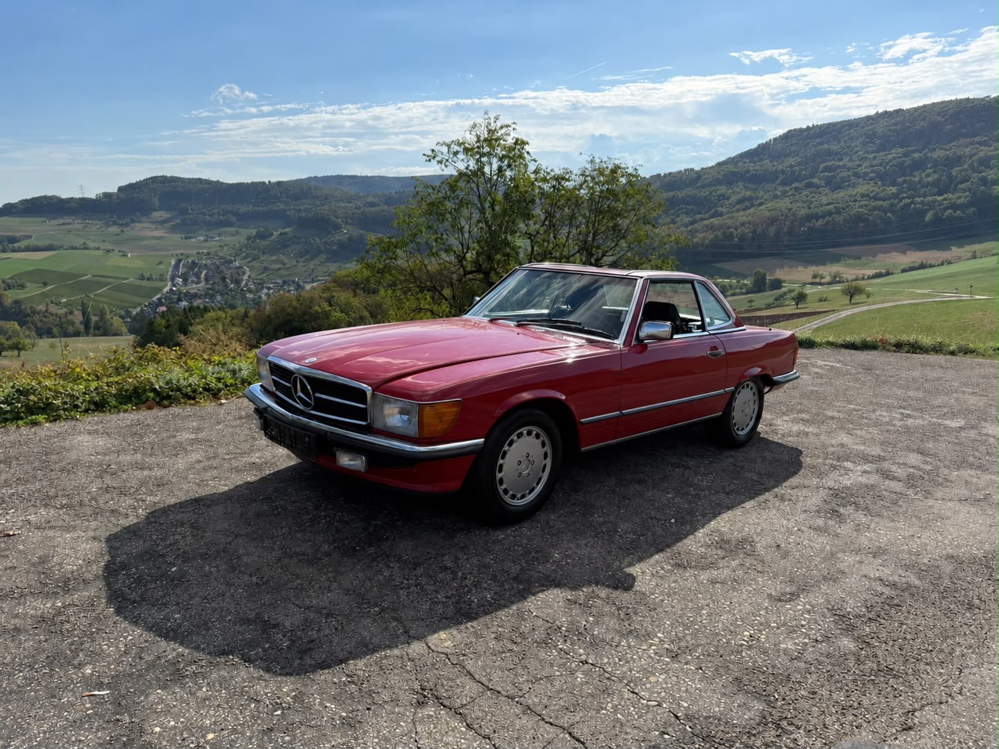 MERCEDES-BENZ 560-image-1
