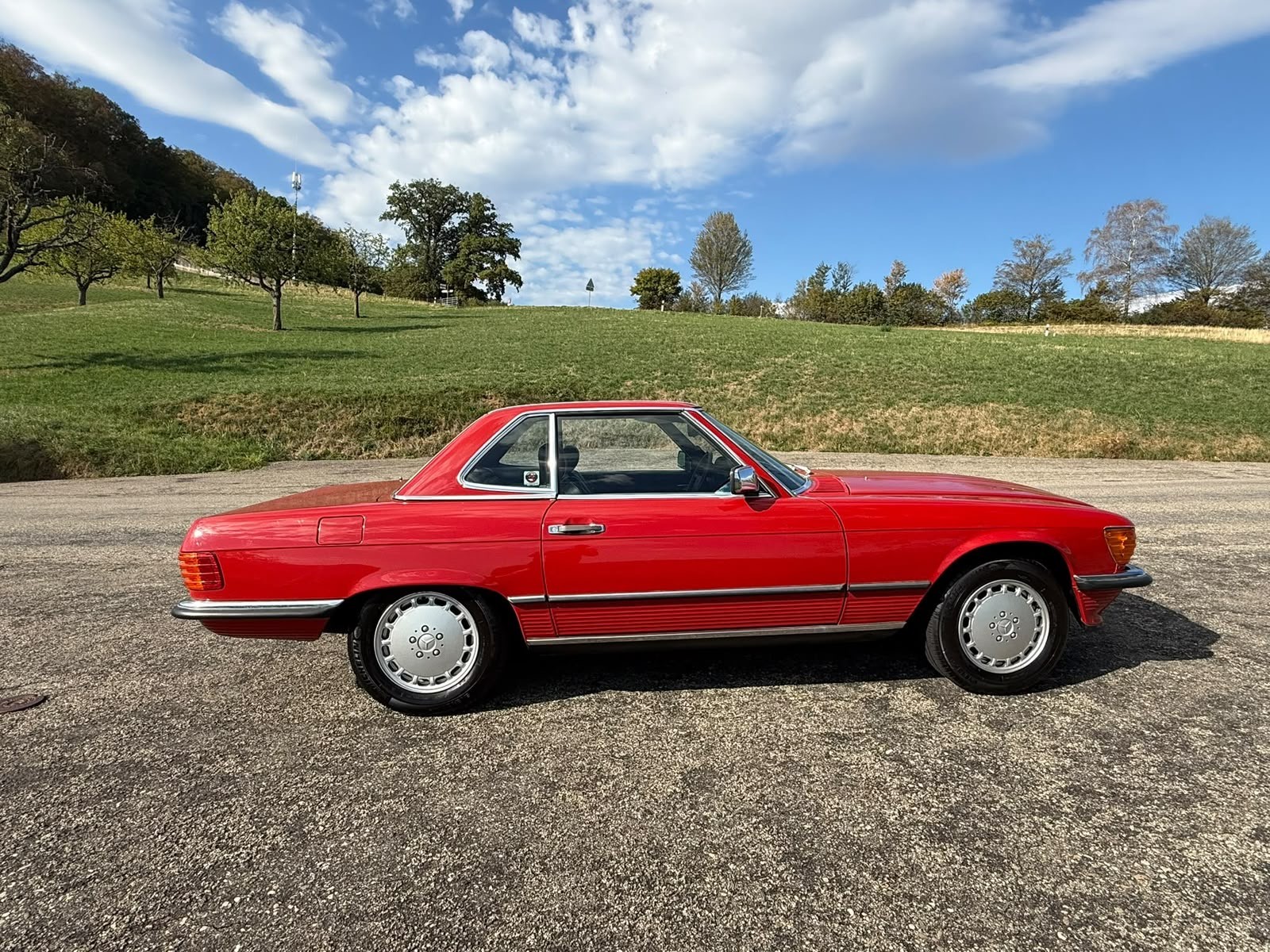 MERCEDES-BENZ 560-image-10