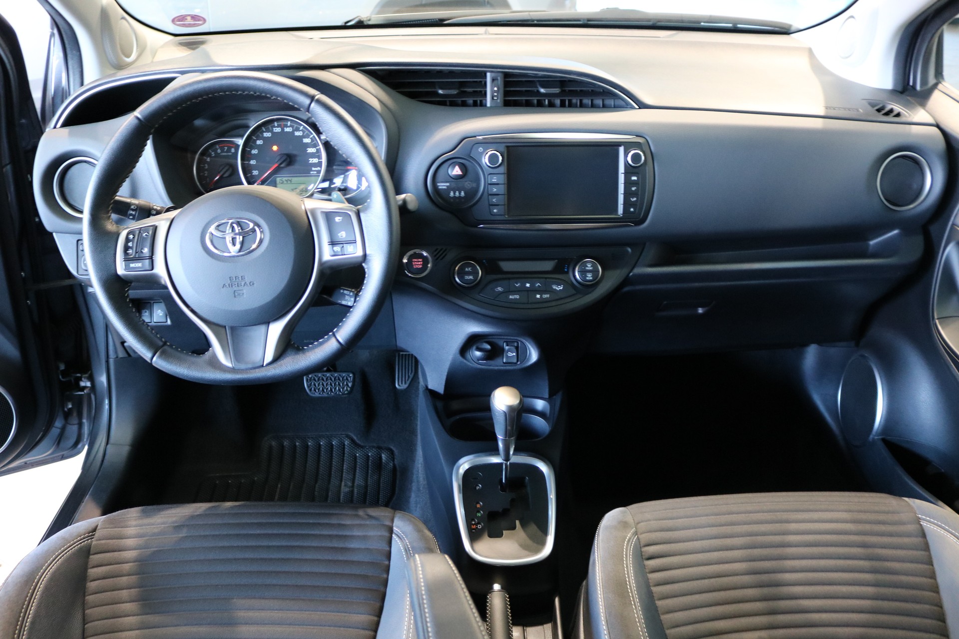 TOYOTA Yaris 1.33 Luna Multidrive-showroom-element-1
