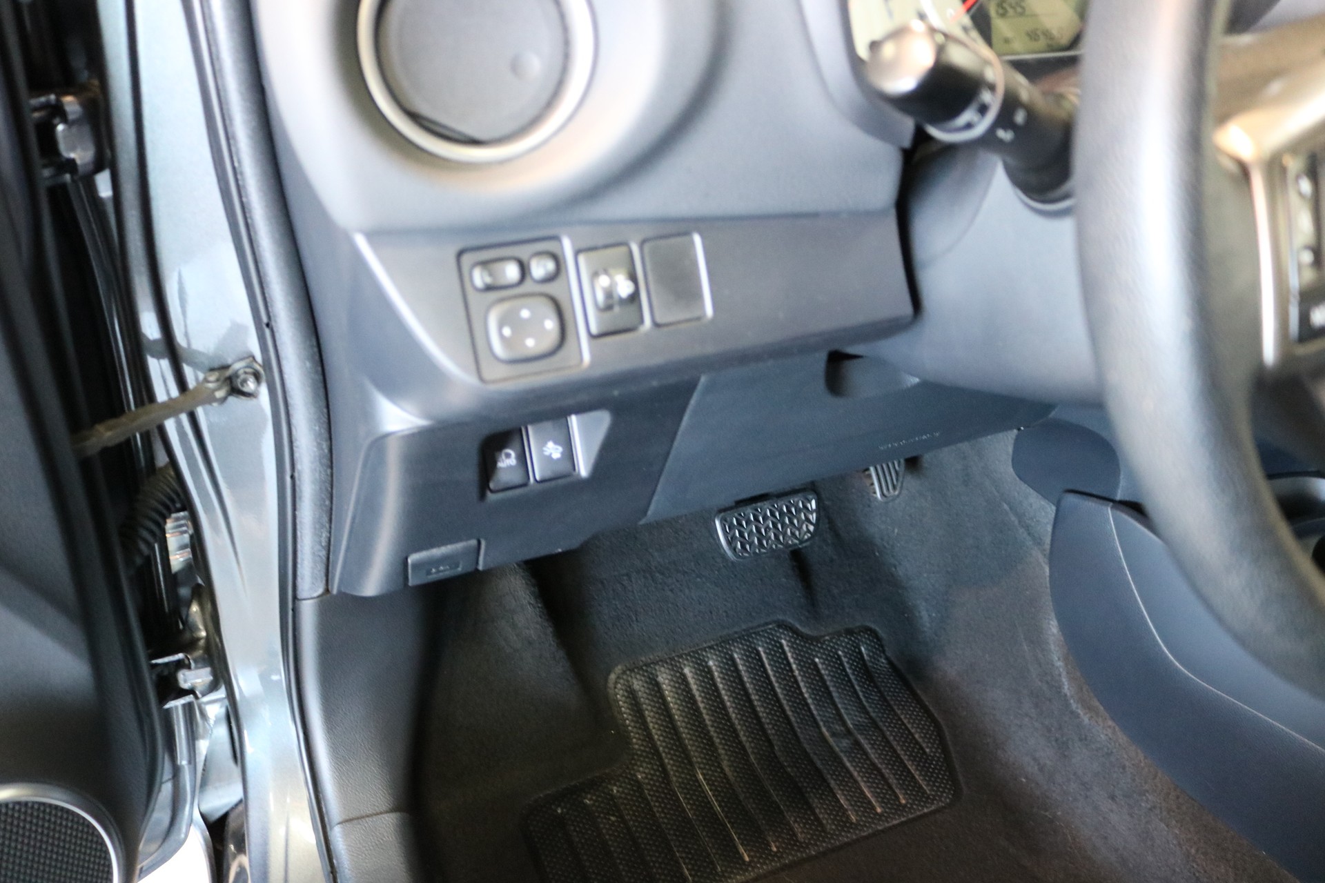 TOYOTA Yaris 1.33 Luna Multidrive-image-34