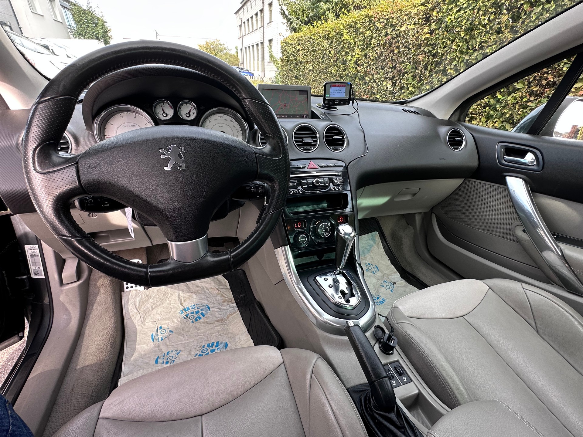 PEUGEOT 308 CC 1.6 16V Turbo Sport Pack Automatic-image-13