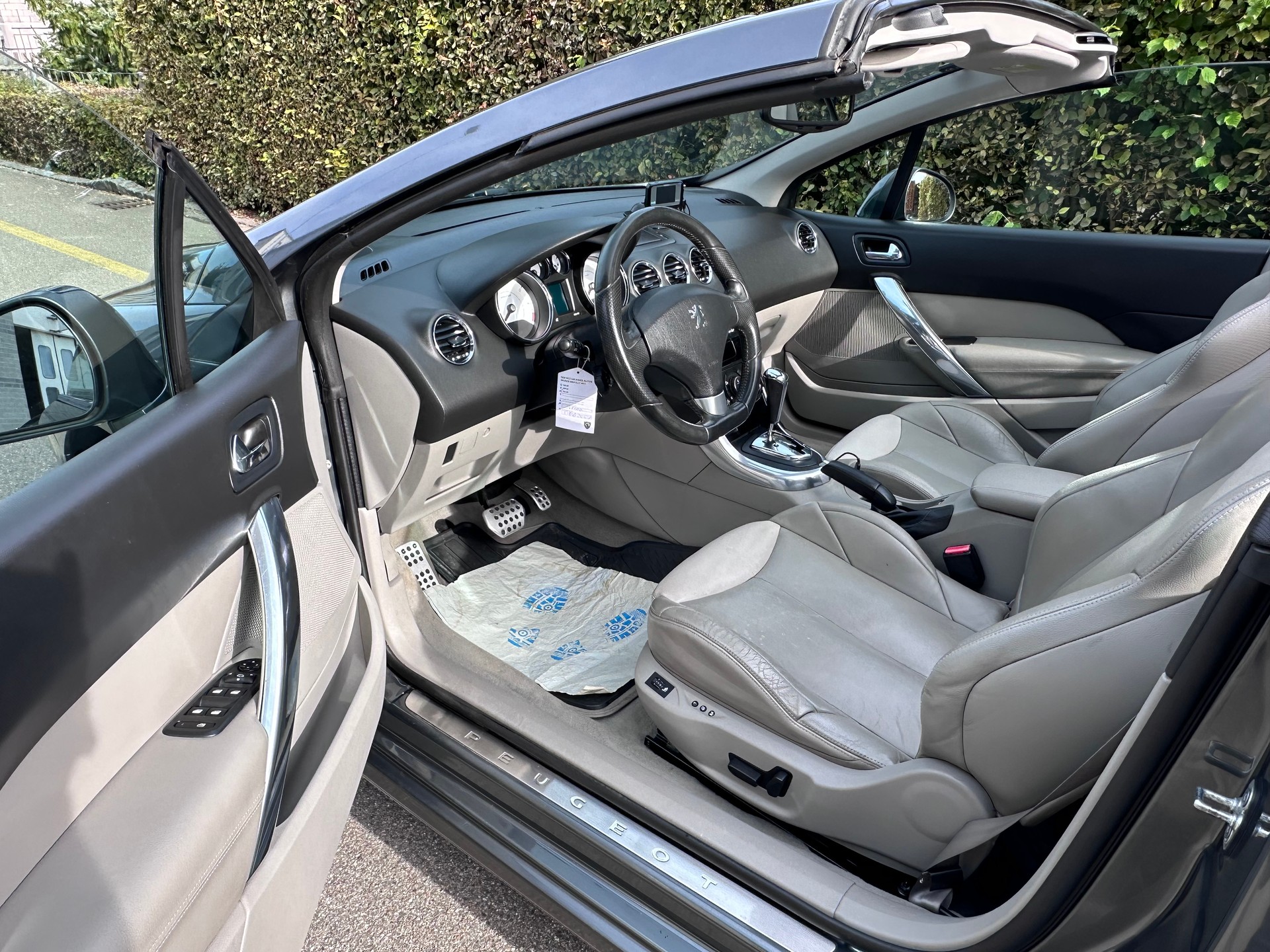 PEUGEOT 308 CC 1.6 16V Turbo Sport Pack Automatic-image-6