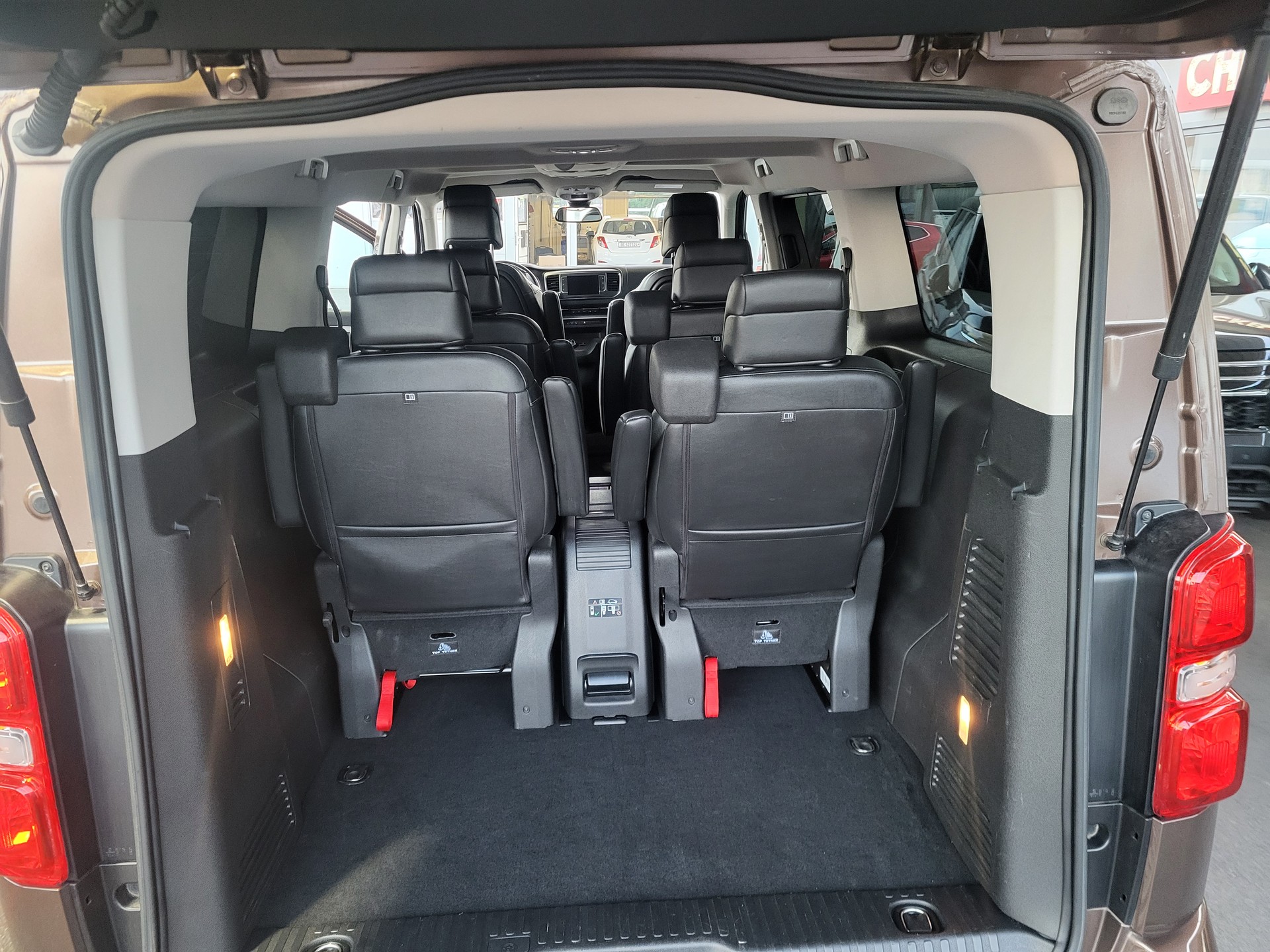 CITROEN Spacetourer 2.0 BlueHDi Business Lounge XL EAT-image-7
