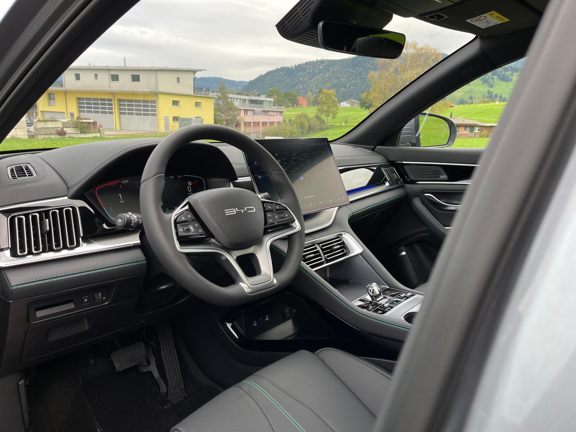 BYD Seal U DM-i Design AWD-showroom-element-3