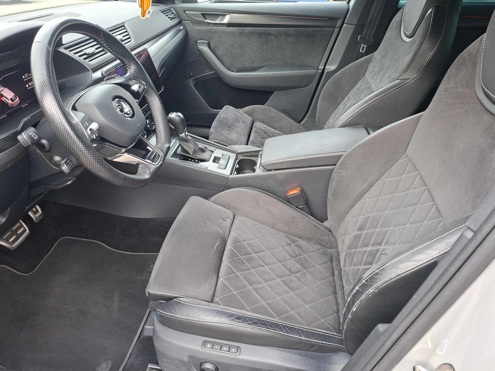 SKODA Superb Combi 2.0 TSI SportLine 4x4 DSG-image-6