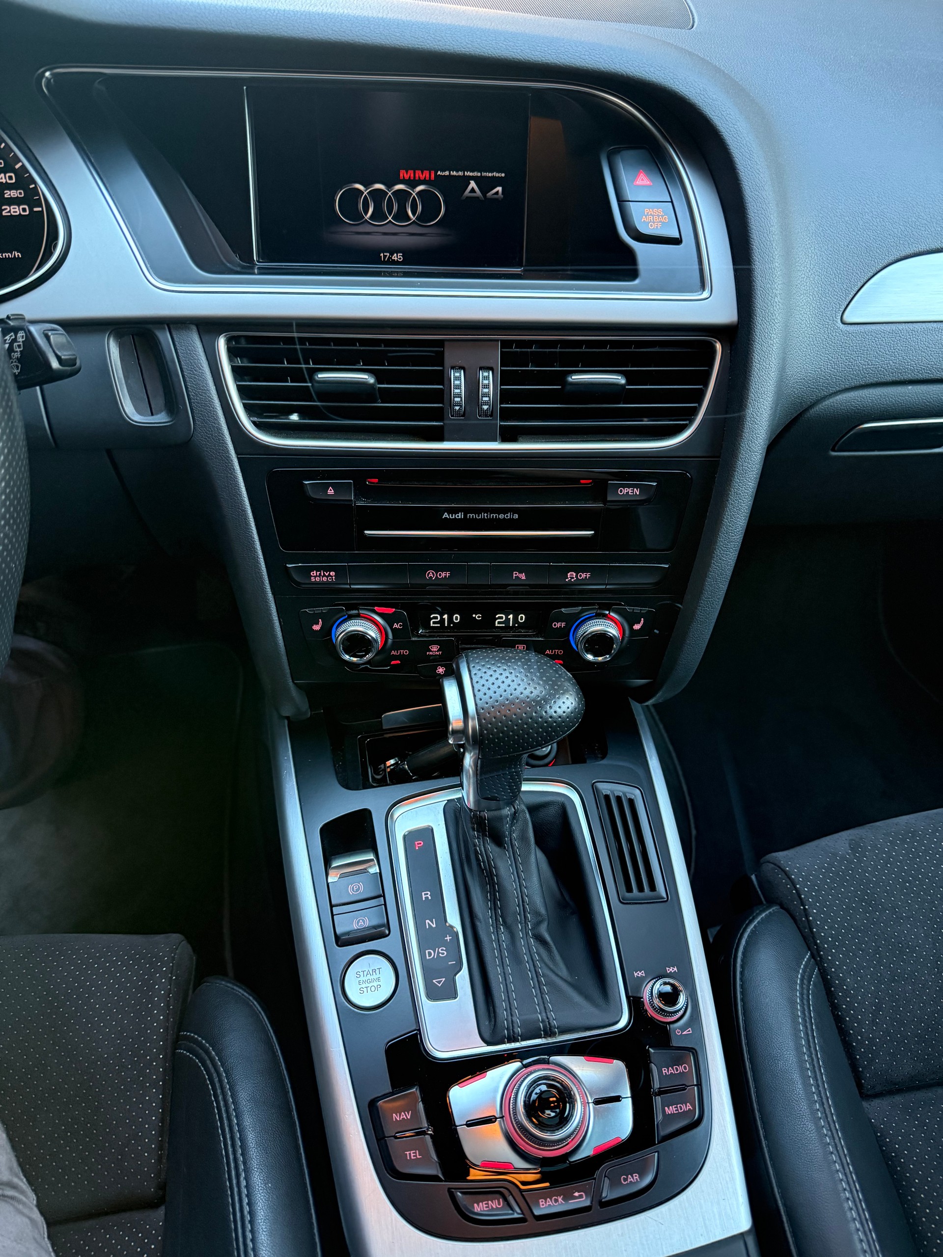 AUDI A4 Avant 2.0 TDI quattro S-tronic-image-14