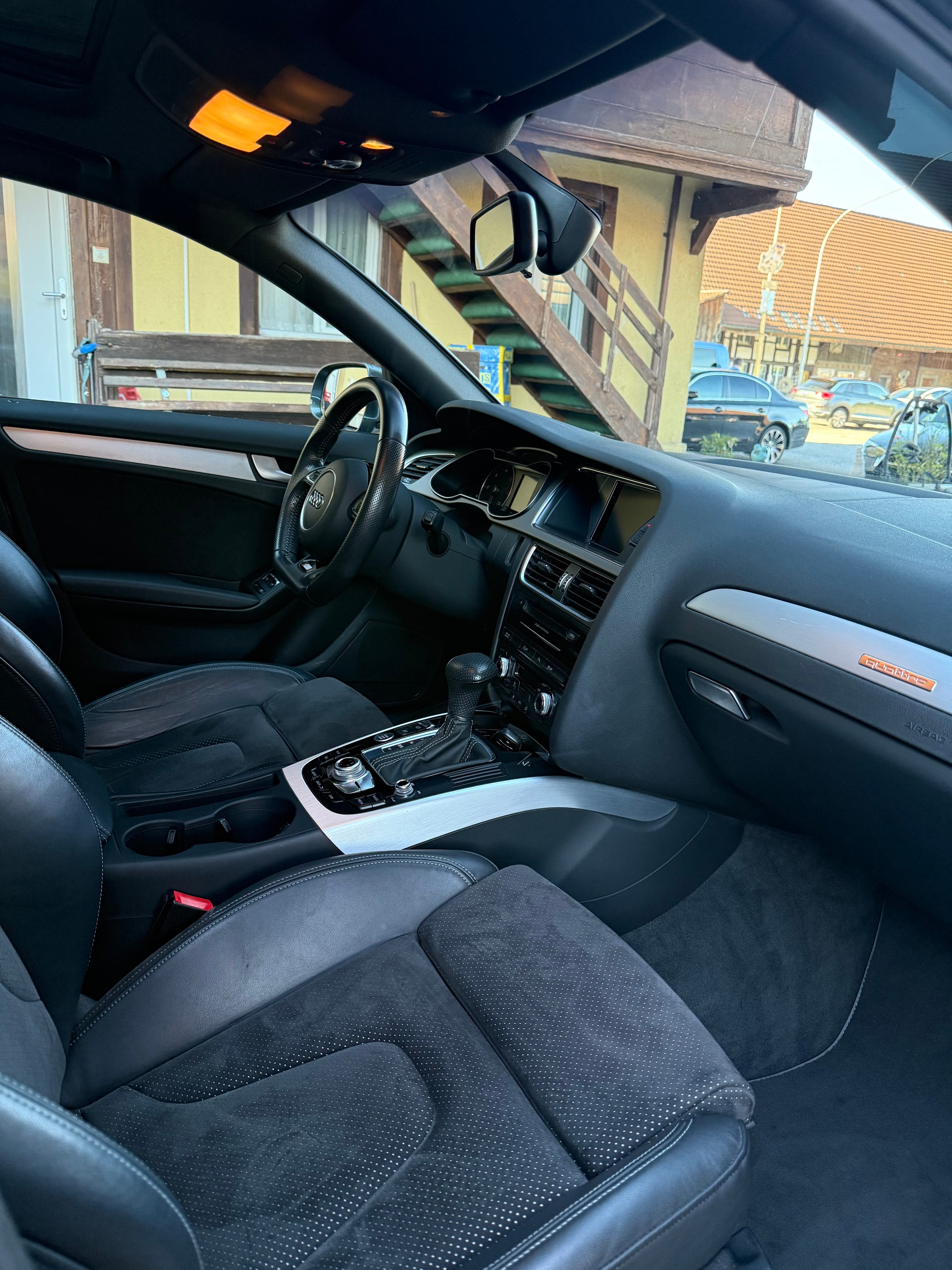 AUDI A4 Avant 2.0 TDI quattro S-tronic-image-10