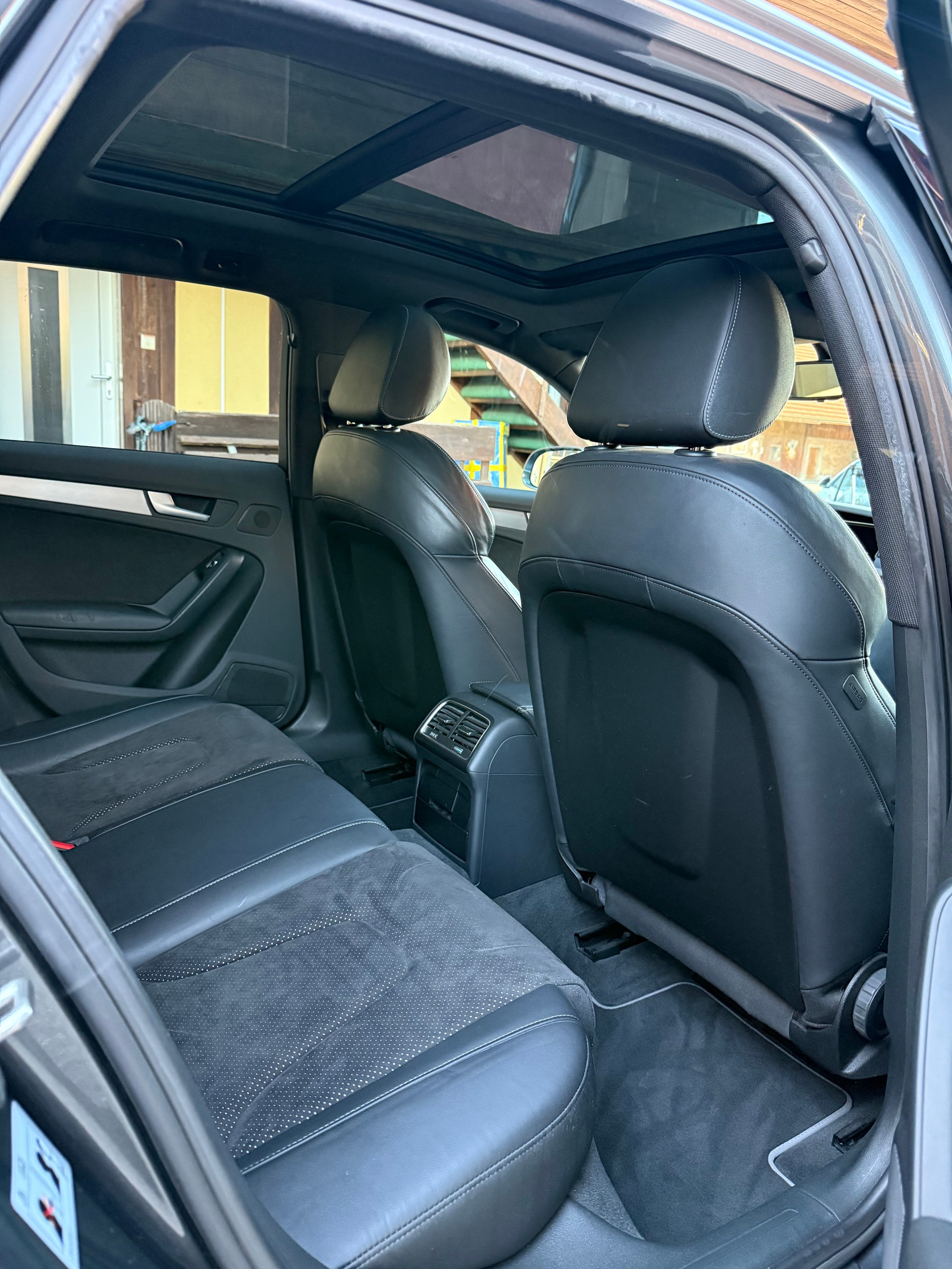 AUDI A4 Avant 2.0 TDI quattro S-tronic-image-9