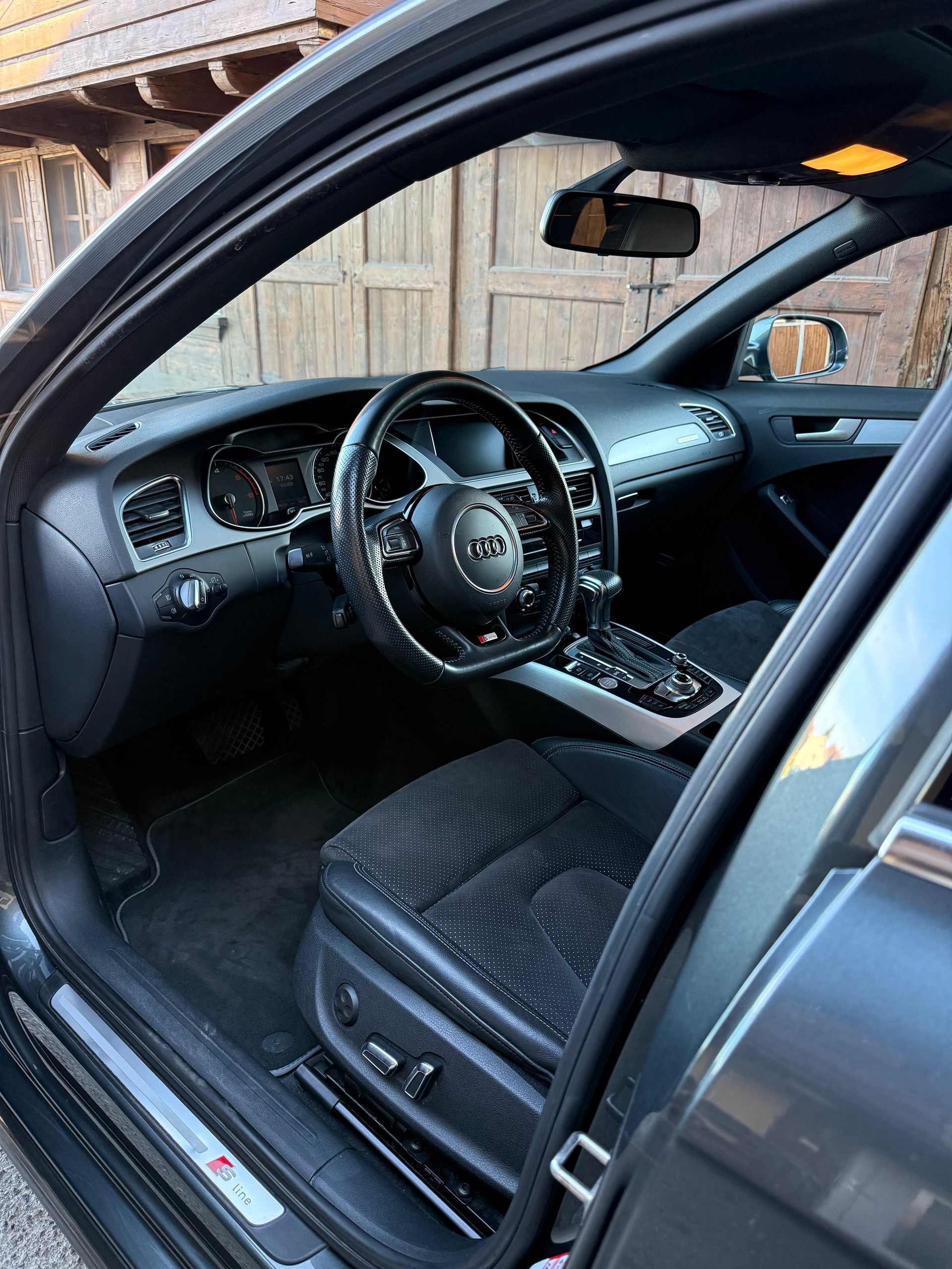 AUDI A4 Avant 2.0 TDI quattro S-tronic-image-5