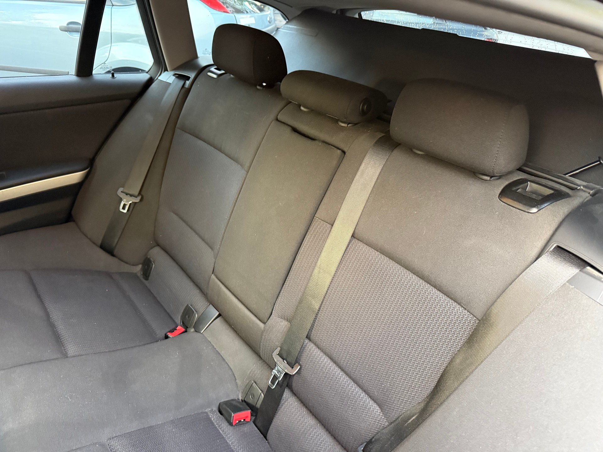 BMW 318i Touring-image-14