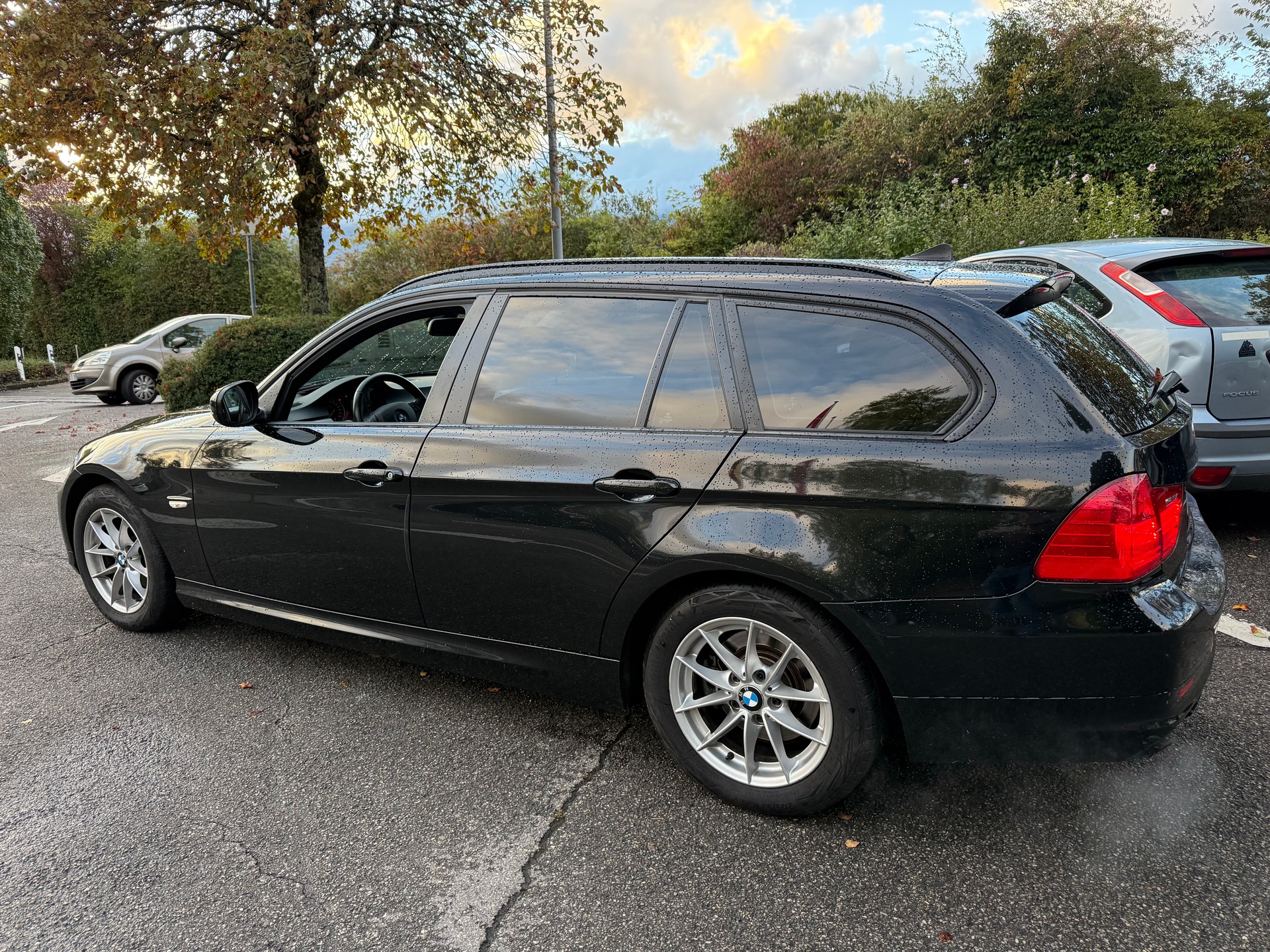 BMW 318i Touring-image-6