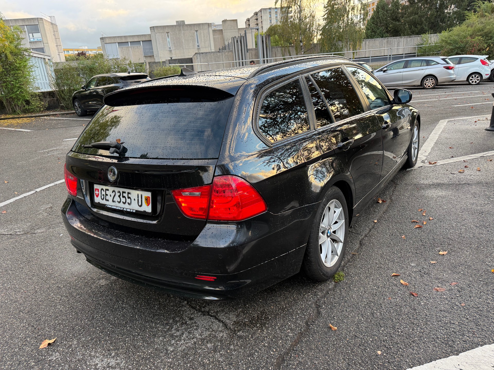 BMW 318i Touring-image-2