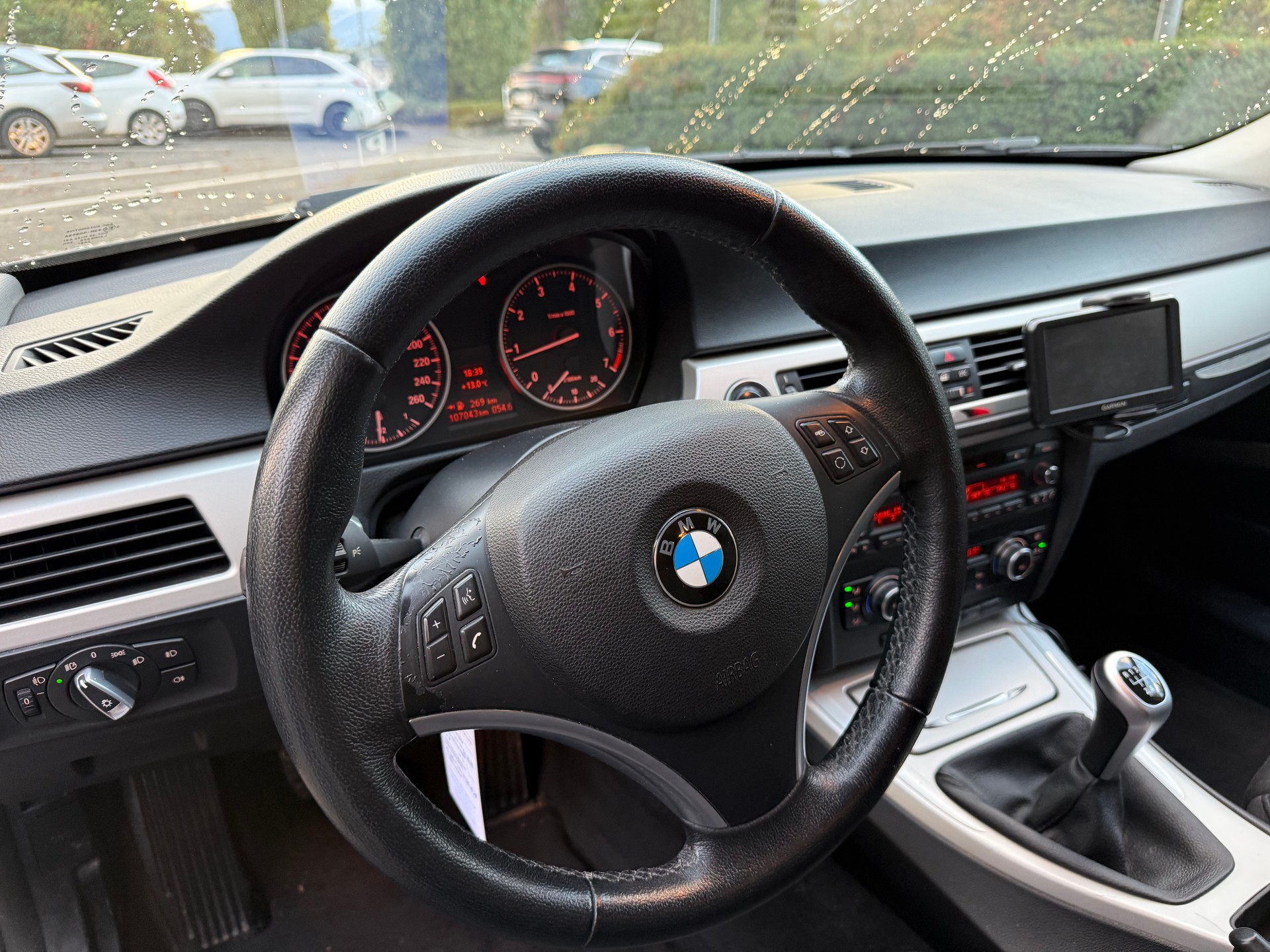 BMW 318i Touring-image-7