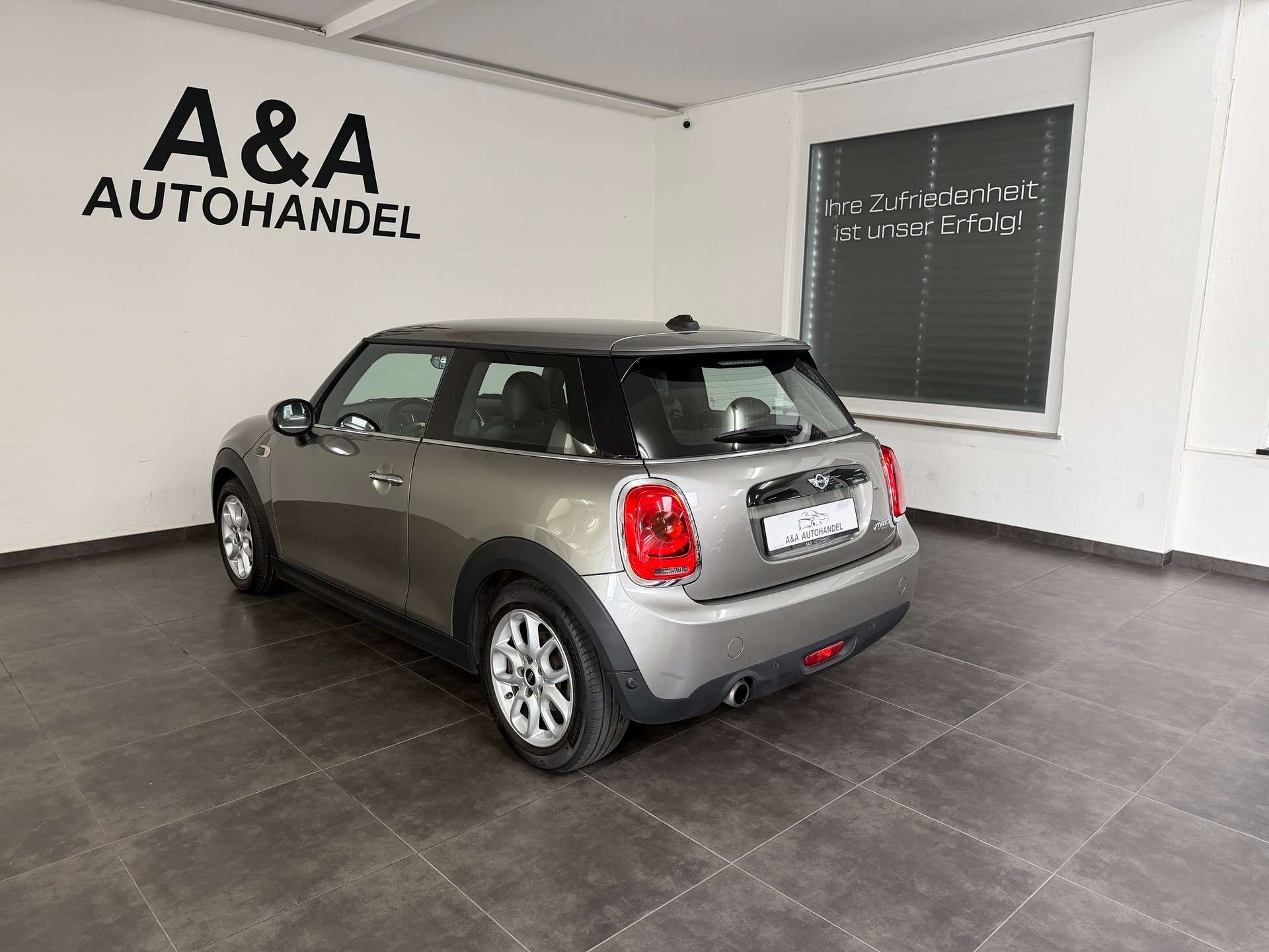 MINI Cooper Hyde Park Steptronic-image-5