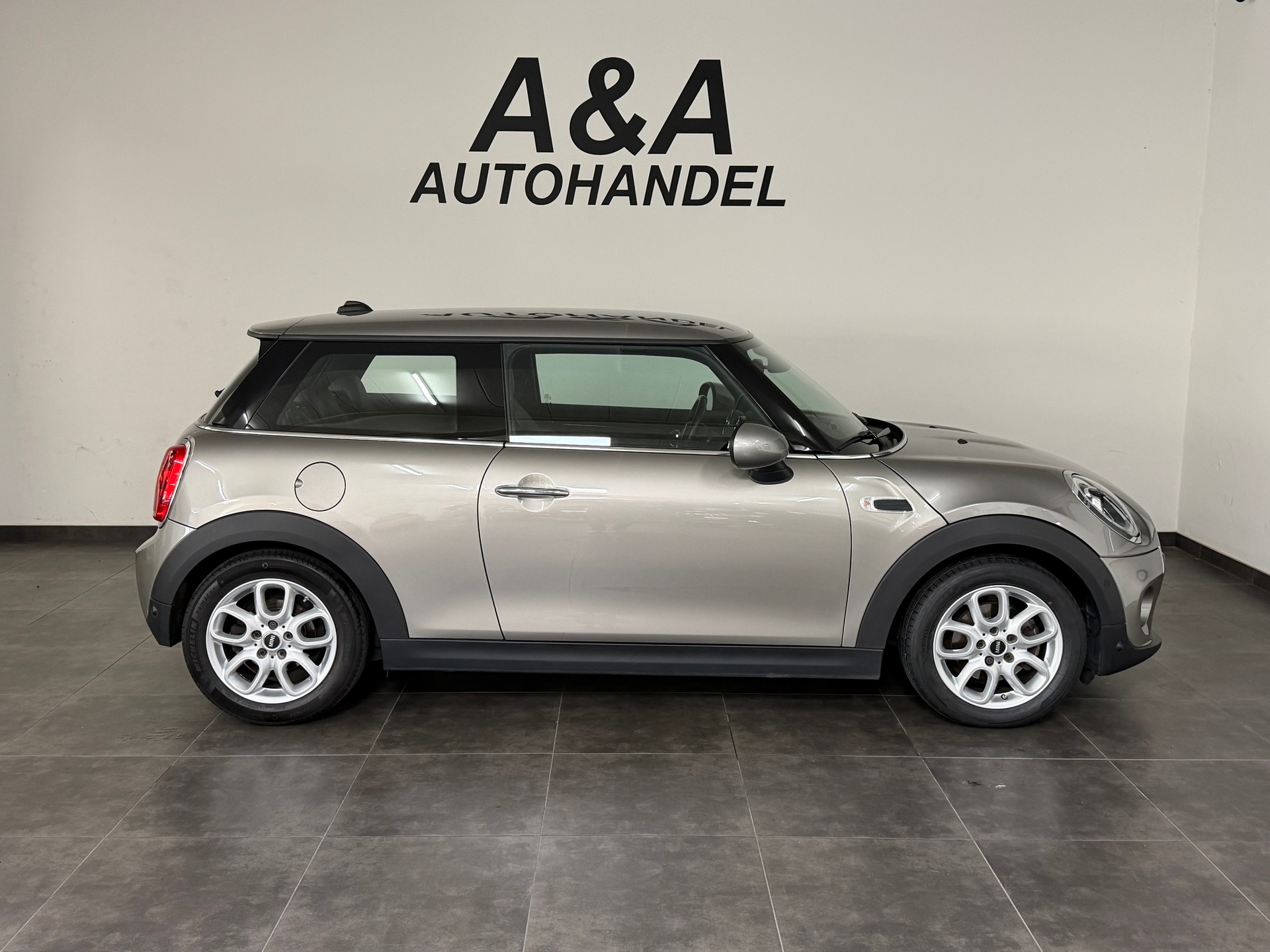 MINI Cooper Hyde Park Steptronic-image-2