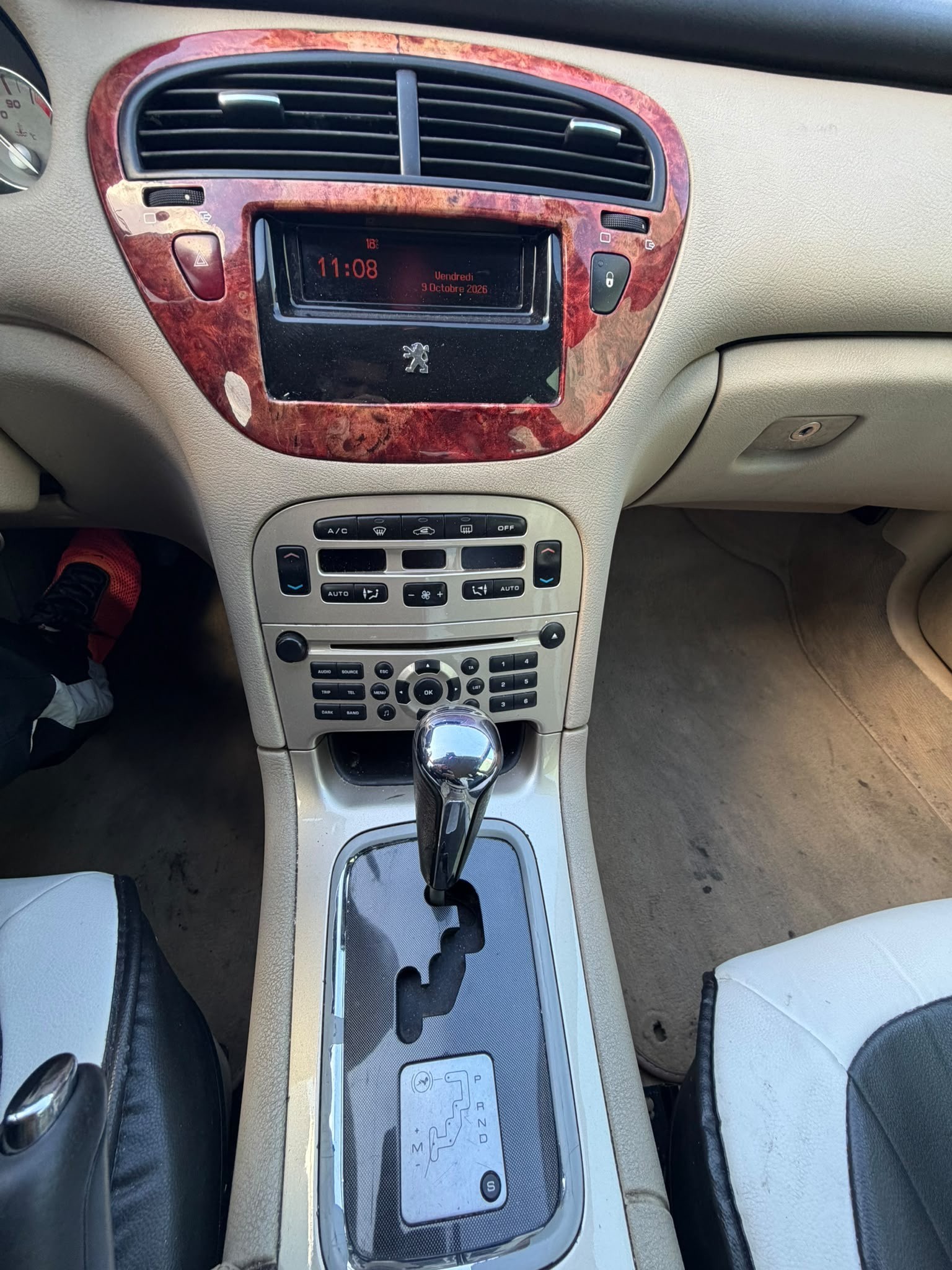 PEUGEOT 607 2.7 HDI V6 Luxe-image-5