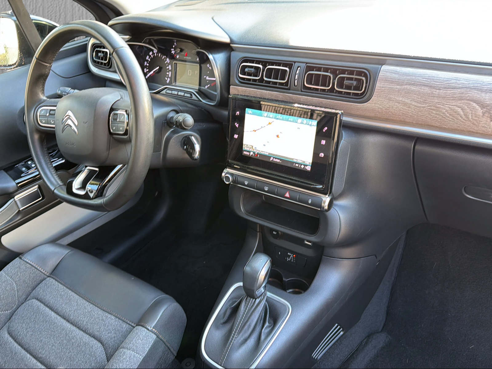 CITROEN C3 1.2i PureTech Swiss Edition EAT6-image-11