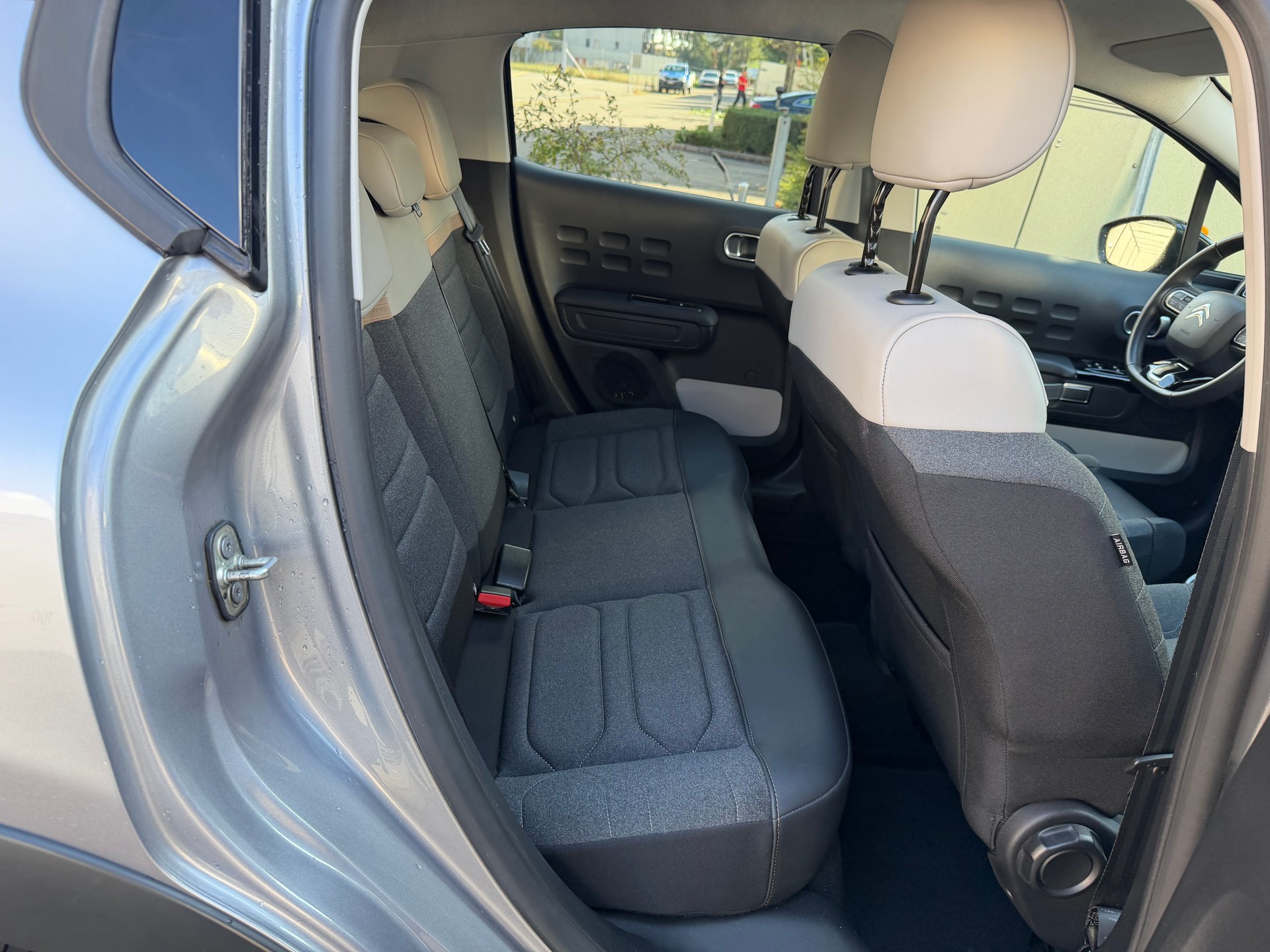 CITROEN C3 1.2i PureTech Swiss Edition EAT6-image-9
