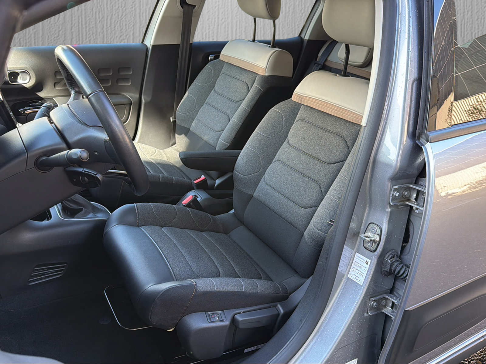 CITROEN C3 1.2i PureTech Swiss Edition EAT6-image-7