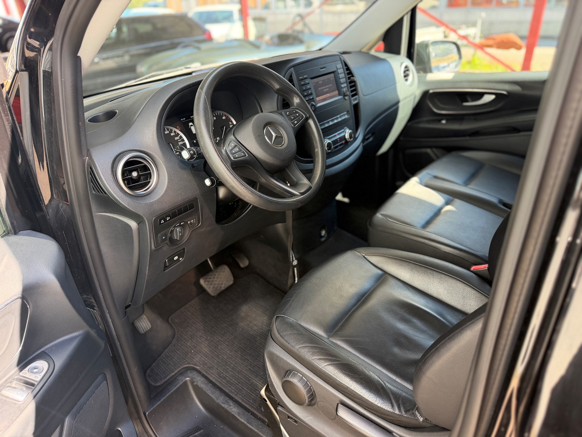 MERCEDES-BENZ Vito 119 BlueTEC Tourer Select L 4Matic 7G-Tronic-image-9