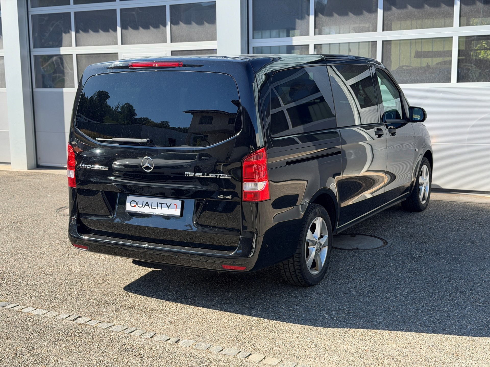 MERCEDES-BENZ Vito 119 BlueTEC Tourer Select L 4Matic 7G-Tronic-image-3
