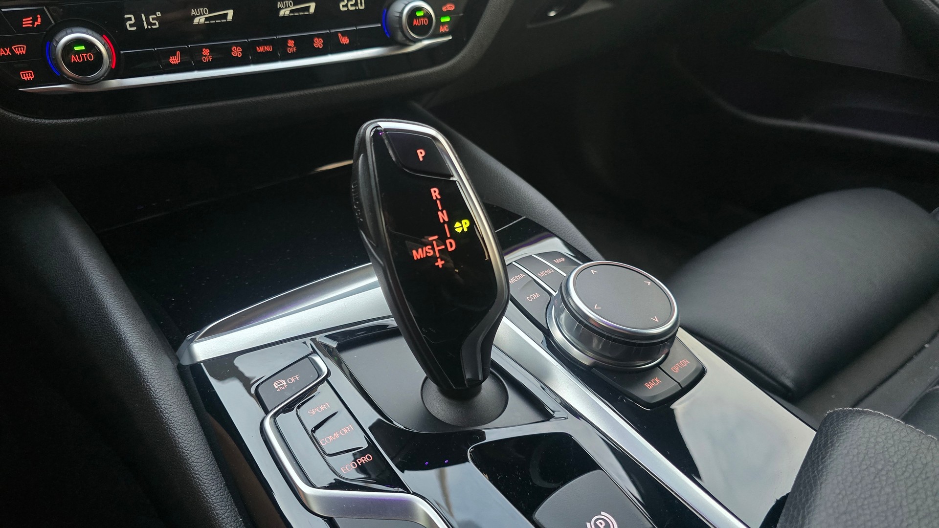 BMW 530d xDrive Touring Sport Line Steptronic-image-21