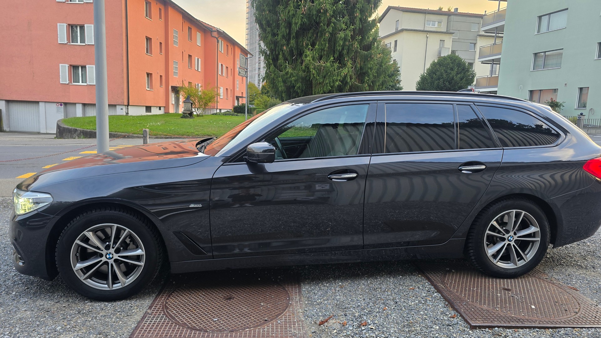BMW 530d xDrive Touring Sport Line Steptronic-image-3