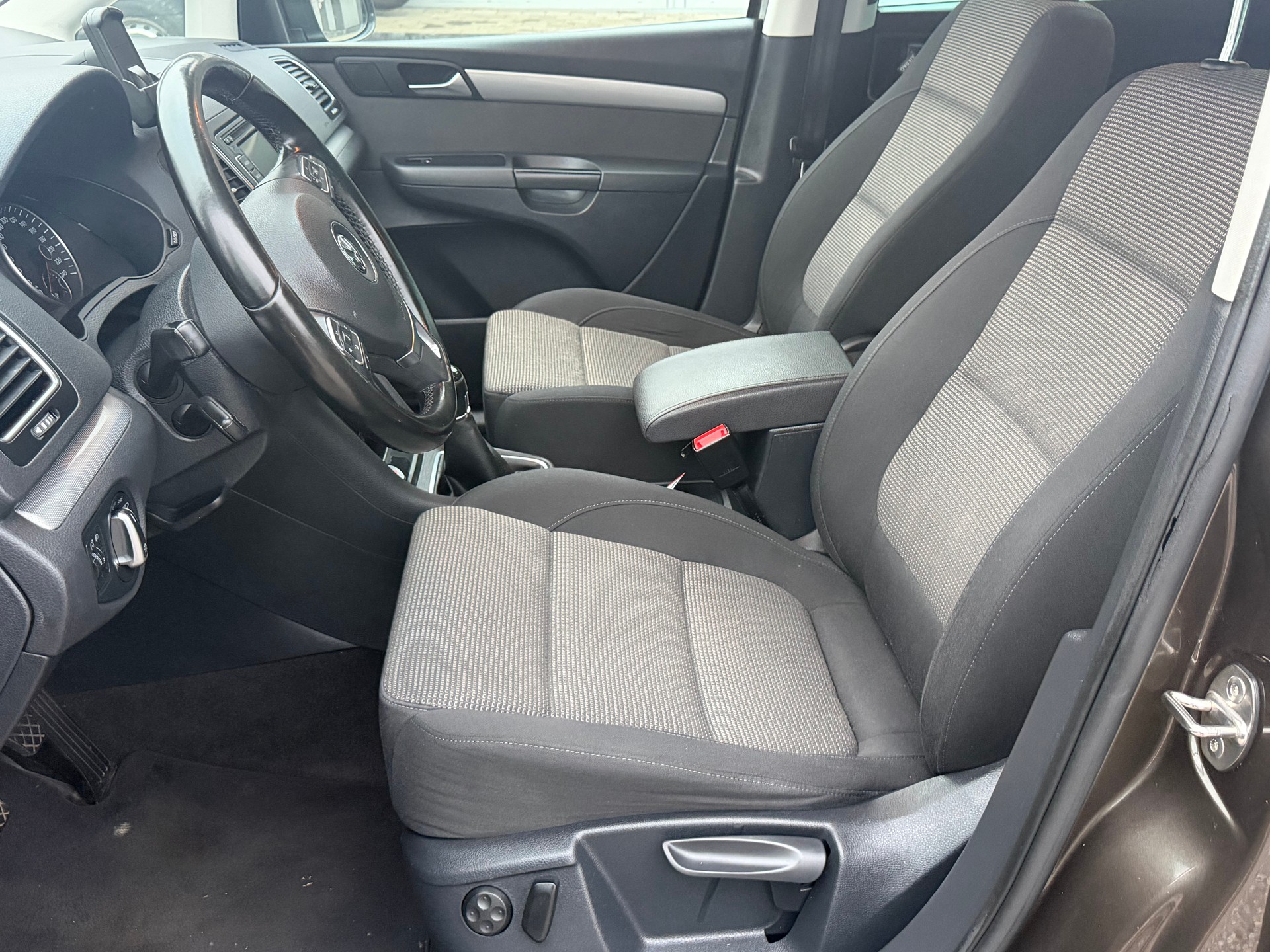 VW Sharan 2.0 TDI BlueMotion Technology Design-image-12