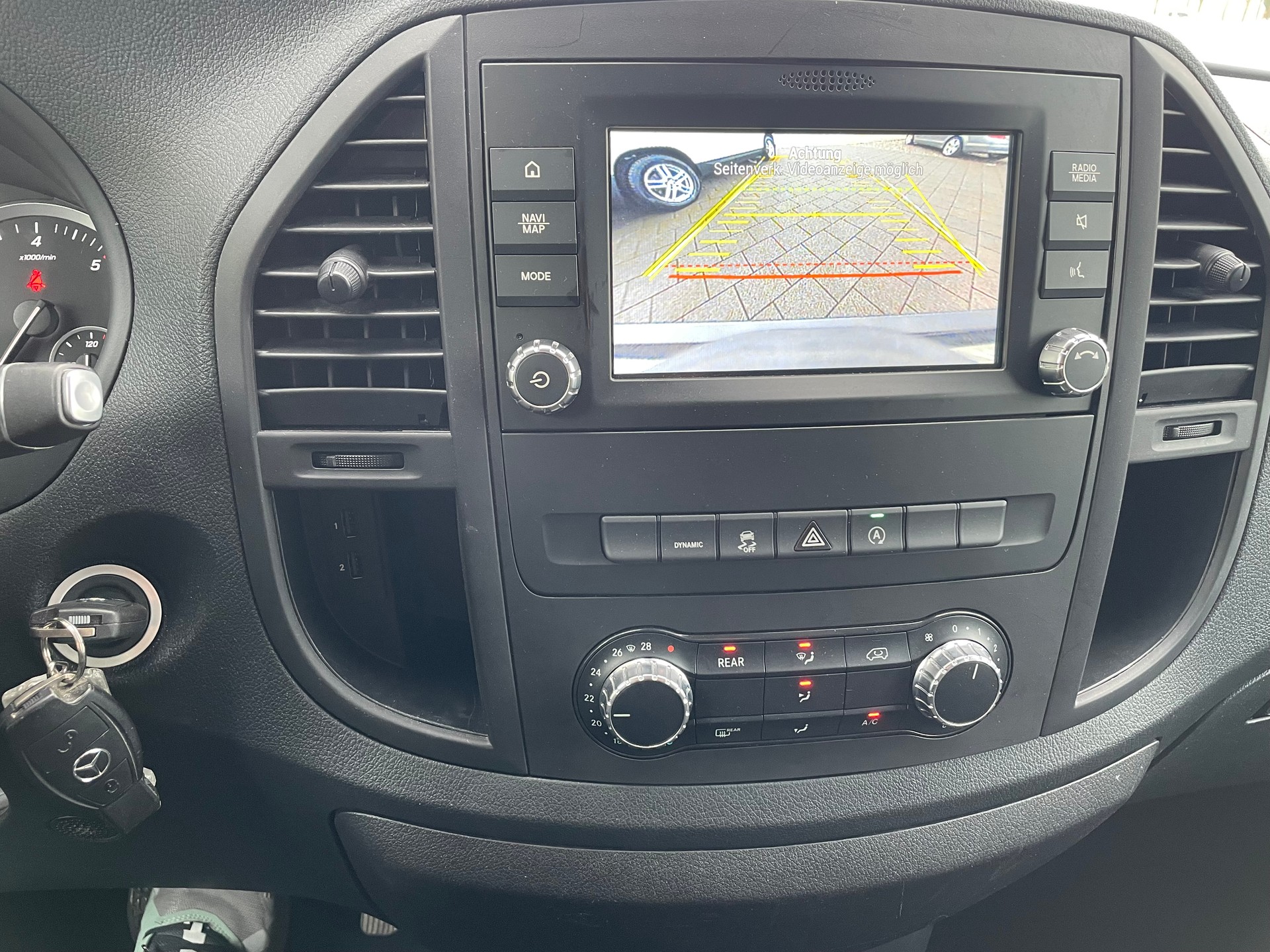 MERCEDES-BENZ Vito 116 CDI Lang Select Tourer 4Matic 9G-Tronic-image-9
