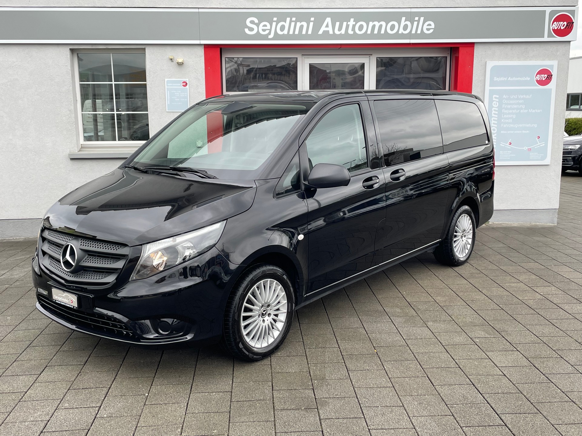 MERCEDES-BENZ Vito 116 CDI Lang Select Tourer 4Matic 9G-Tronic-image-0