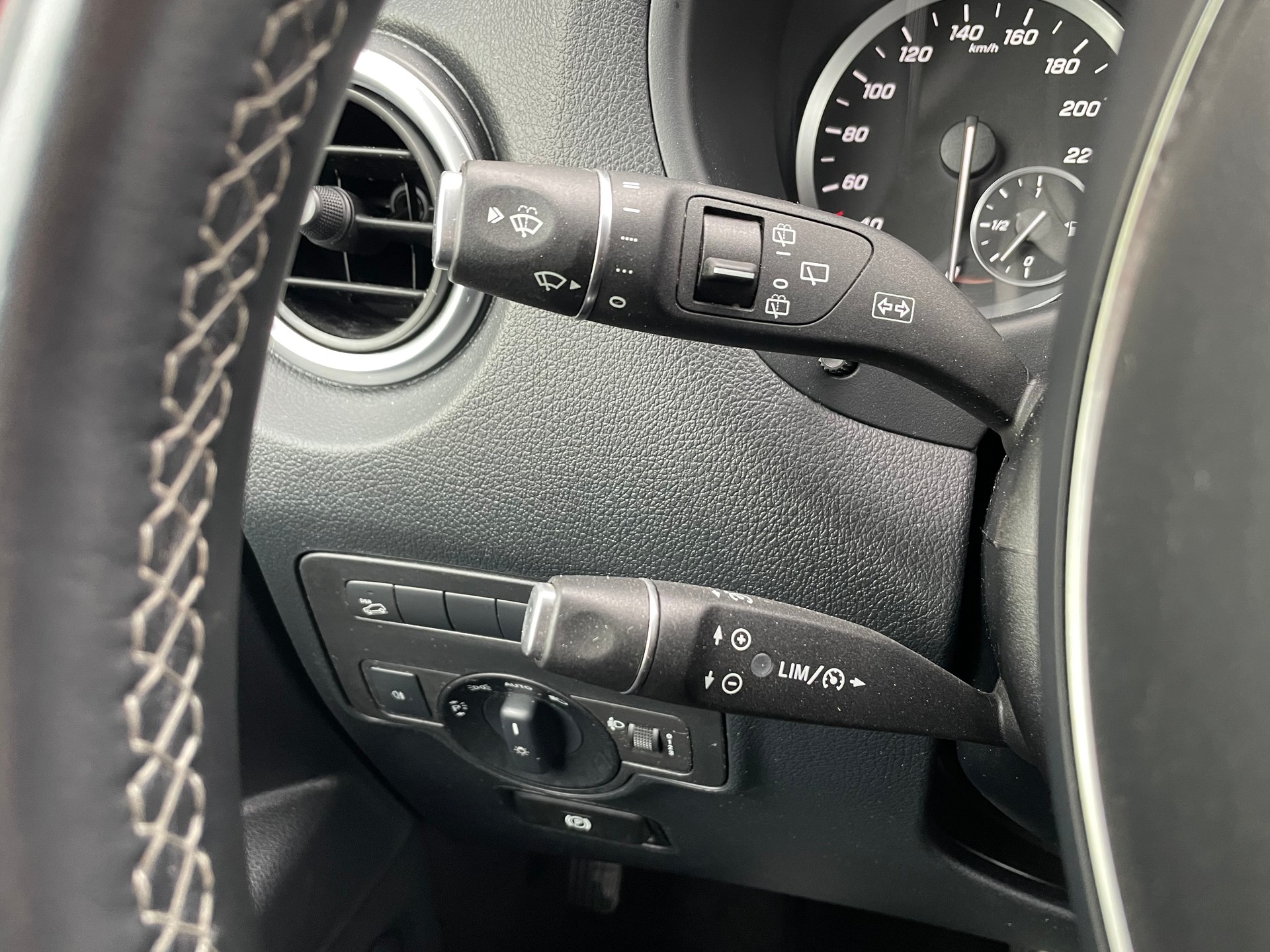 MERCEDES-BENZ Vito 116 CDI Lang Select Tourer 4Matic 9G-Tronic-image-11