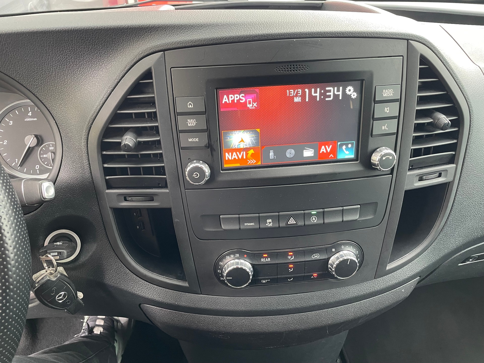 MERCEDES-BENZ Vito 116 CDI Lang Select Tourer 4Matic 9G-Tronic-image-8