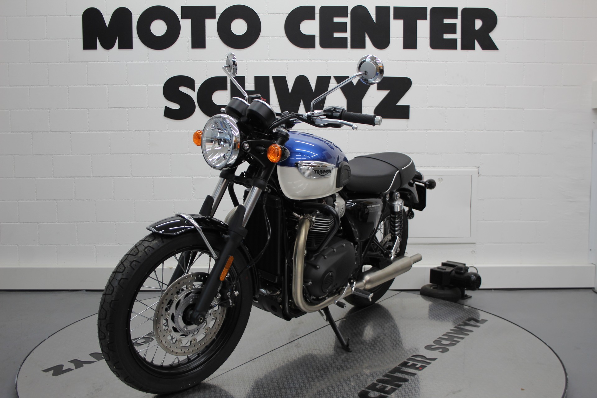 TRIUMPH Bonneville 900 T100-showroom-element-3