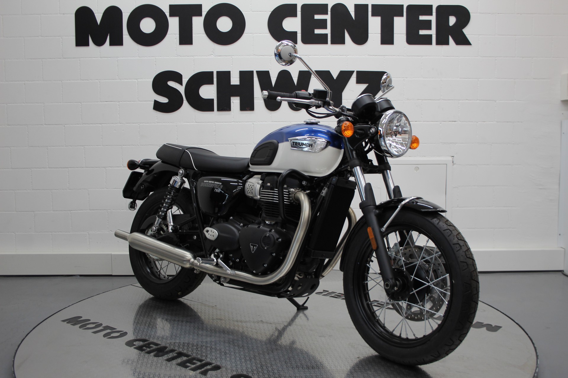 TRIUMPH Bonneville 900 T100-showroom-element-1