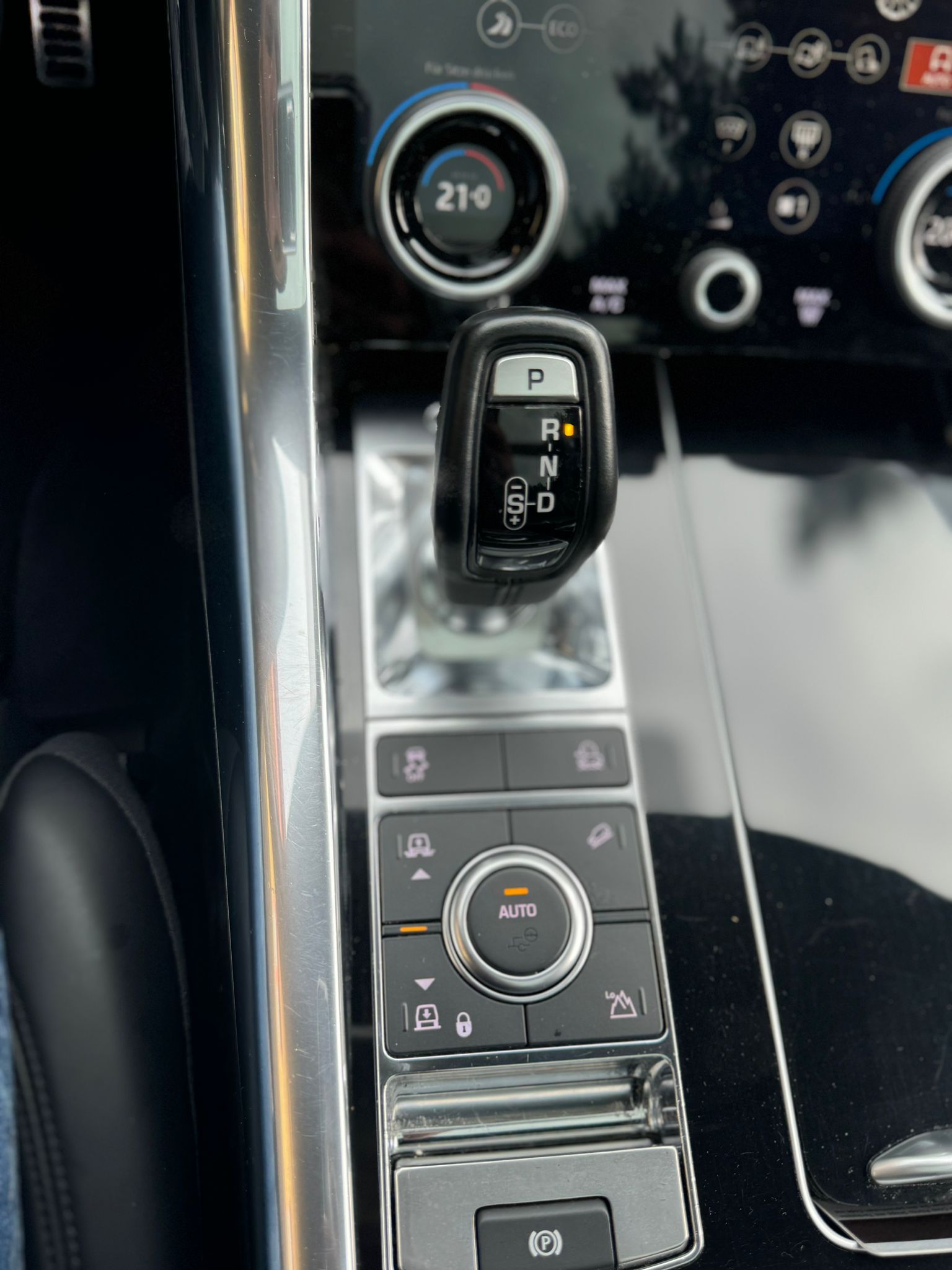LAND ROVER Range Rover Sport 5.0 V8 S/C AB Dynamic Automatic-image-21