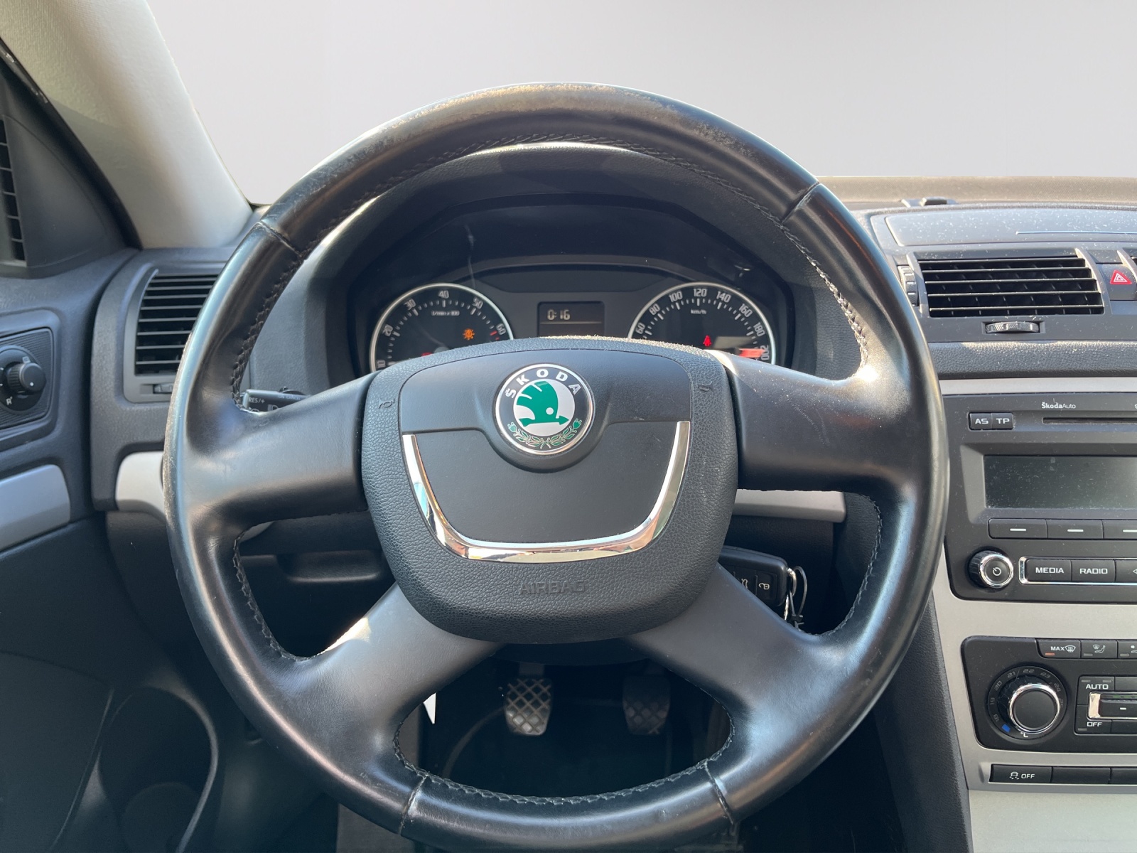 SKODA Octavia Combi 1.8 TSI Ambition"TOURNE SUR 3 CYLINDRES"-image-9