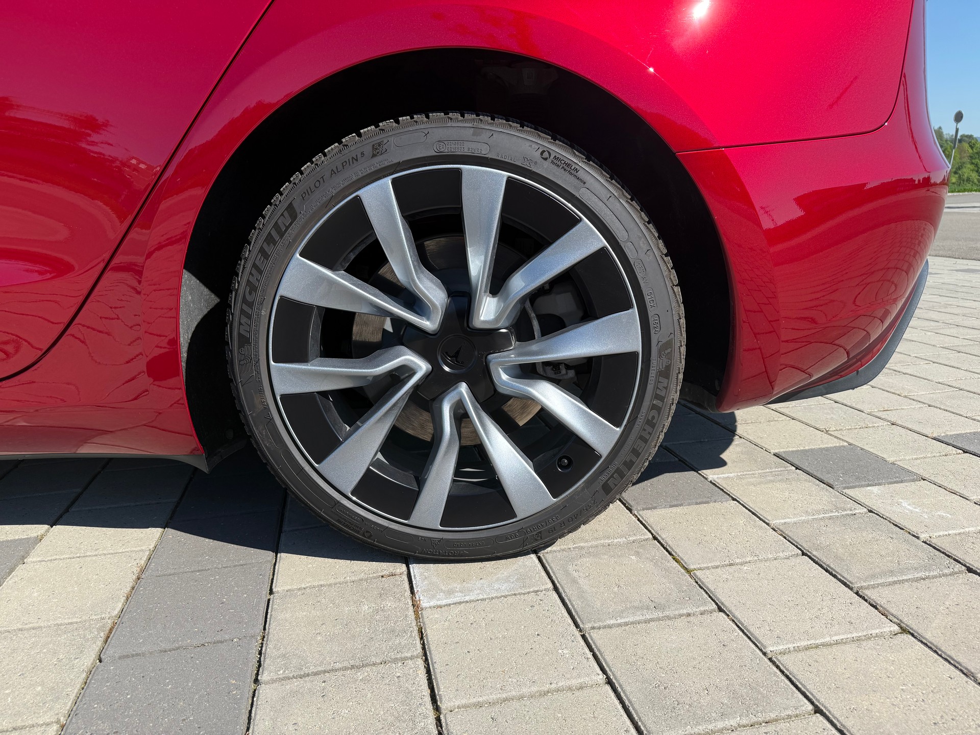 TESLA Model 3 Long Range Dual Motor AWD-image-3