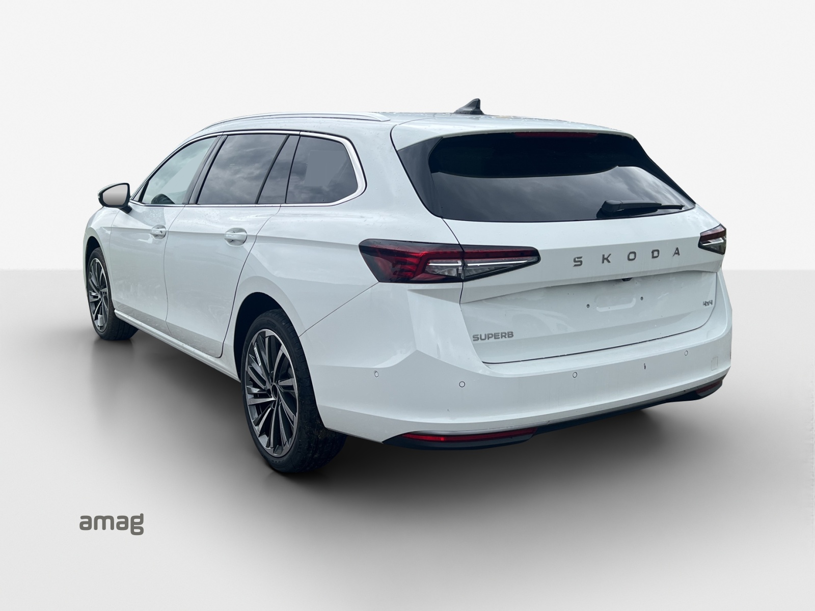 SKODA Superb Combi 2.0 TSI L&K 4x4 DSG-image-2