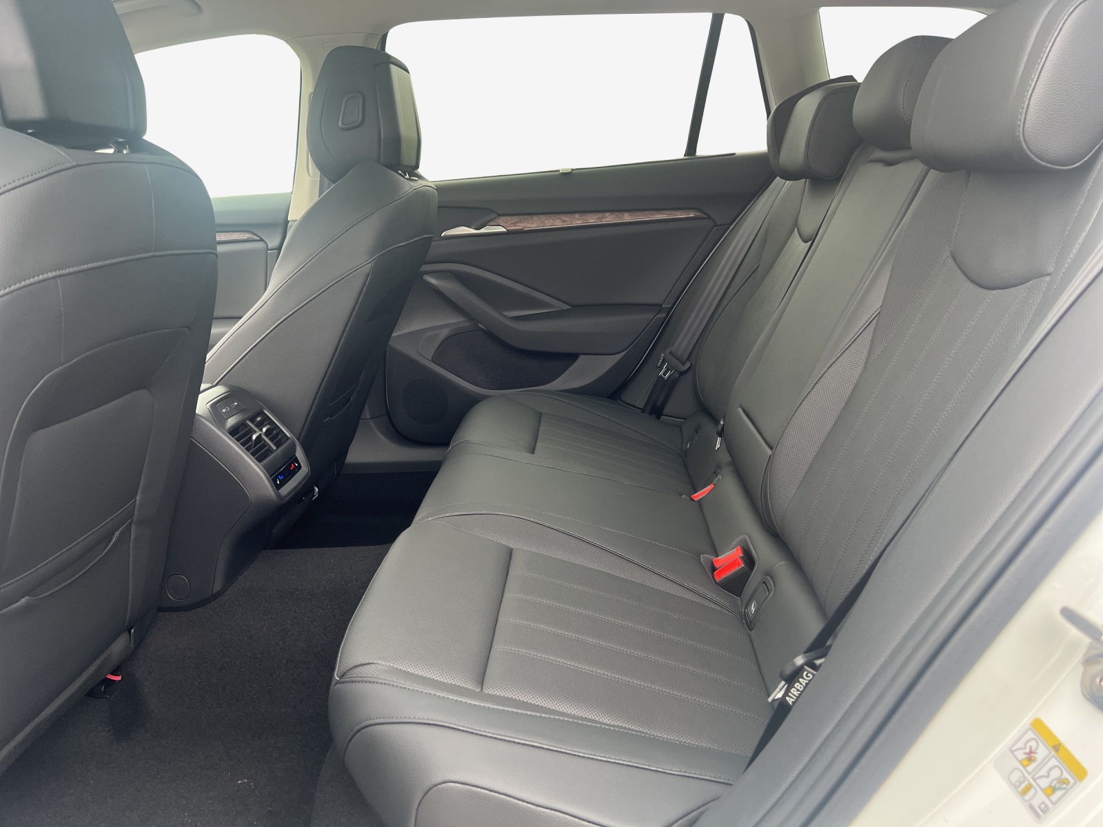 SKODA Superb Combi 2.0 TSI L&K 4x4 DSG-image-8