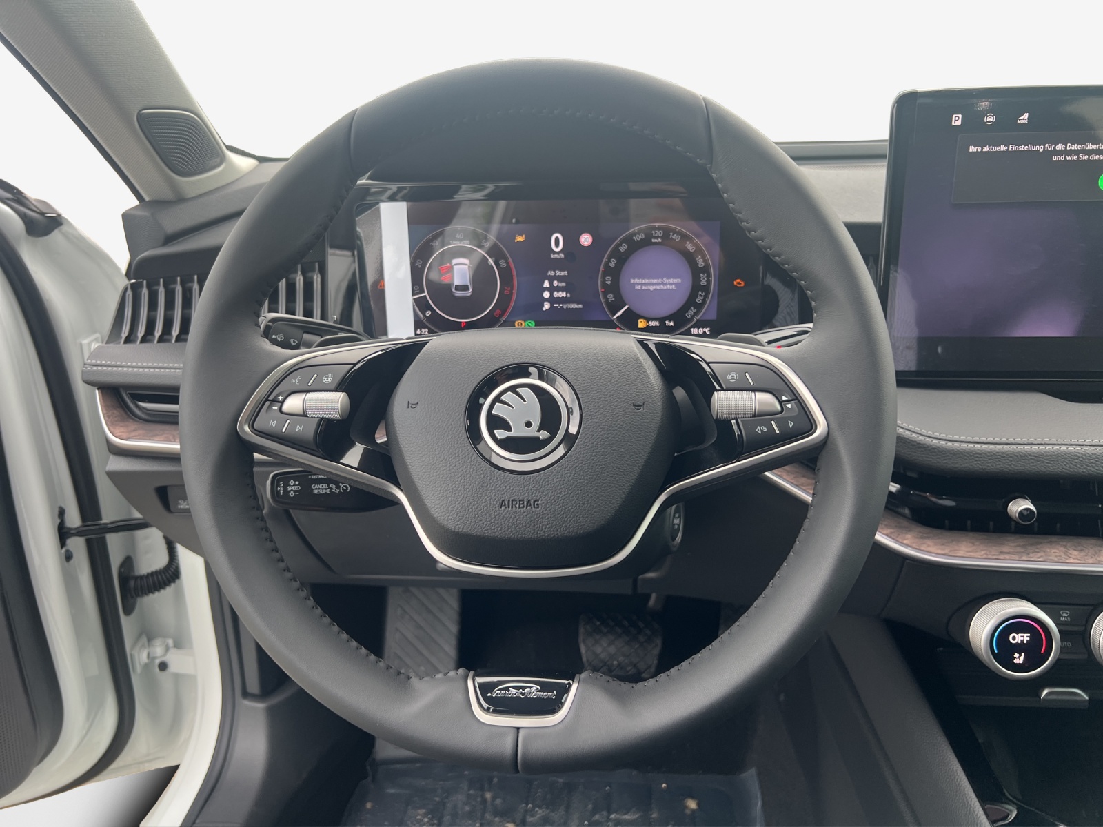 SKODA Superb Combi 2.0 TSI L&K 4x4 DSG-image-10